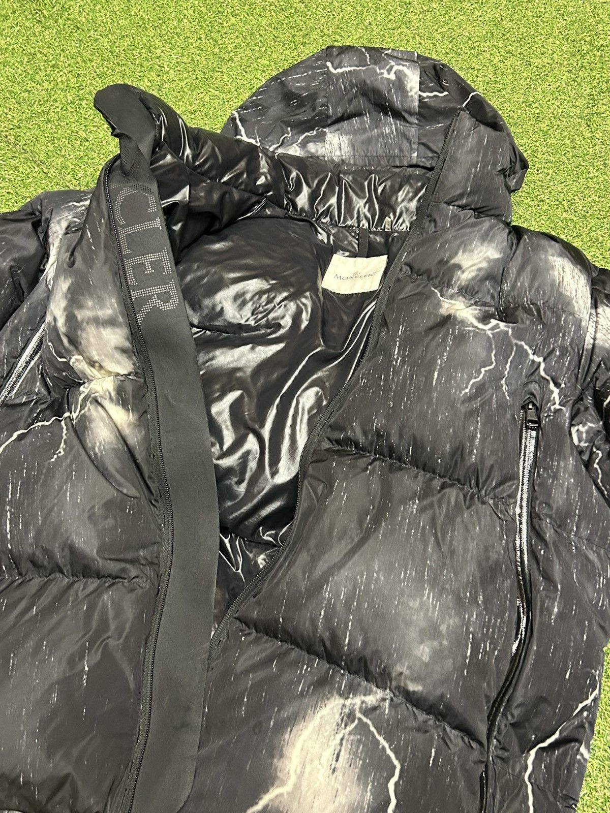 Moncler Moncler Black Down Fabas Lightning Bolt Puffer Jacket Size US XL / EU 56 / 4 - 8 Thumbnail