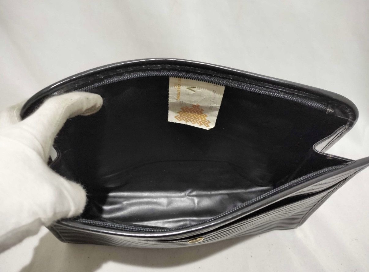 Valentino Mario Valentino Vintage Black Leather Clutch Bag Size ONE SIZE - 2 Thumbnail