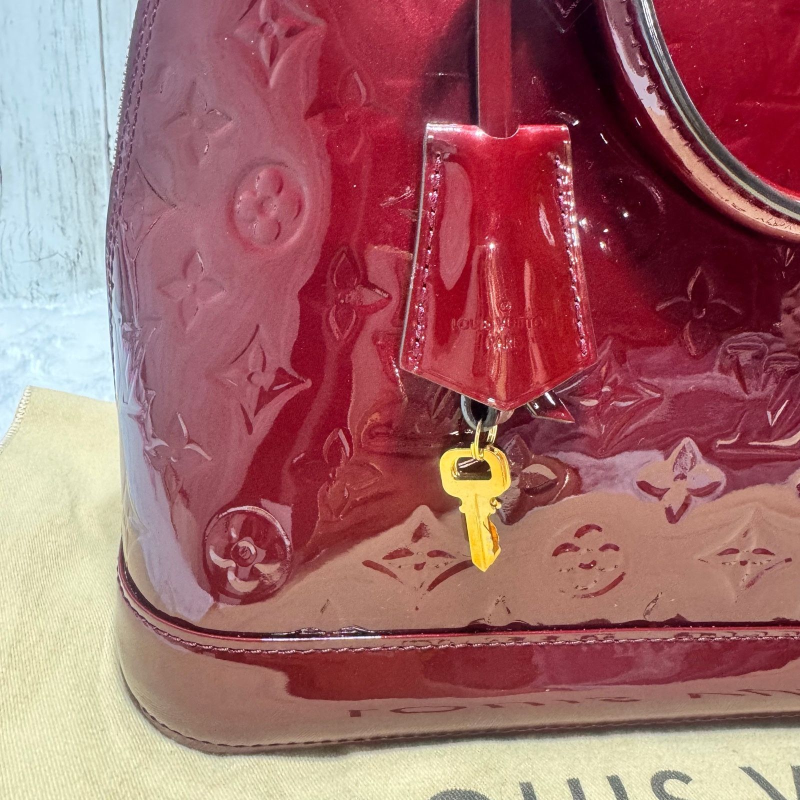 Louis Vuitton Authentic Louis Vuitton Alma Handbag Monogram Vernis SN4114 Size ONE SIZE - 7 Thumbnail