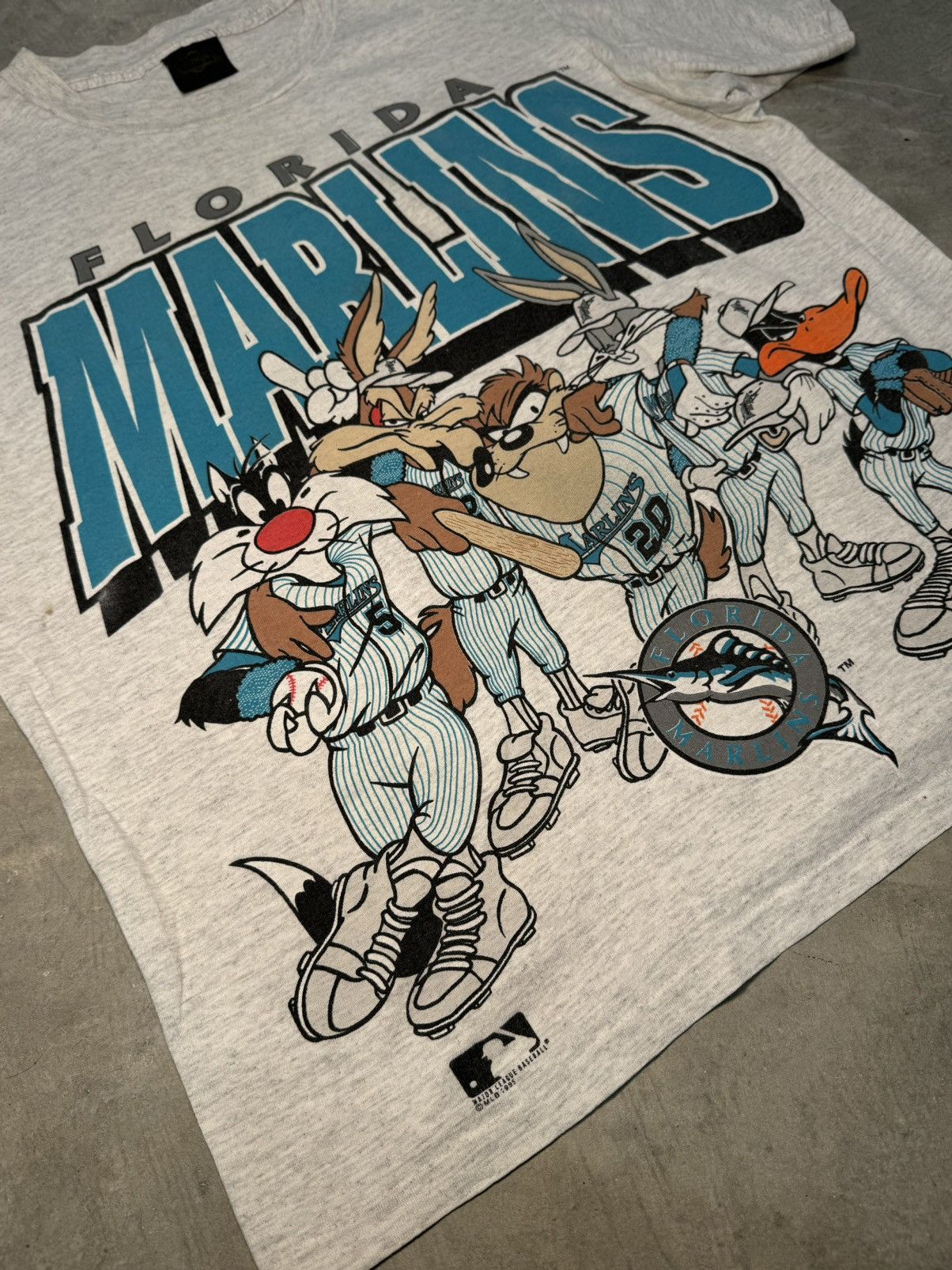 Changes 1995 Florida Marlins x Looney Tunes Changes grail Taz Bugs Size US L / EU 52-54 / 3 - 3 Thumbnail