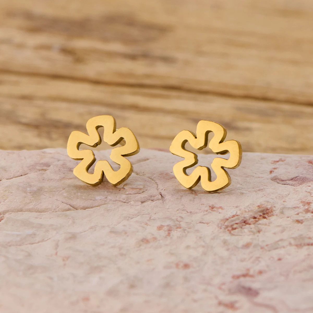 Jewelry Hollow Flower Mini Stud Earrings Charm Earring Gift Size ONE SIZE - 1 Thumbnail