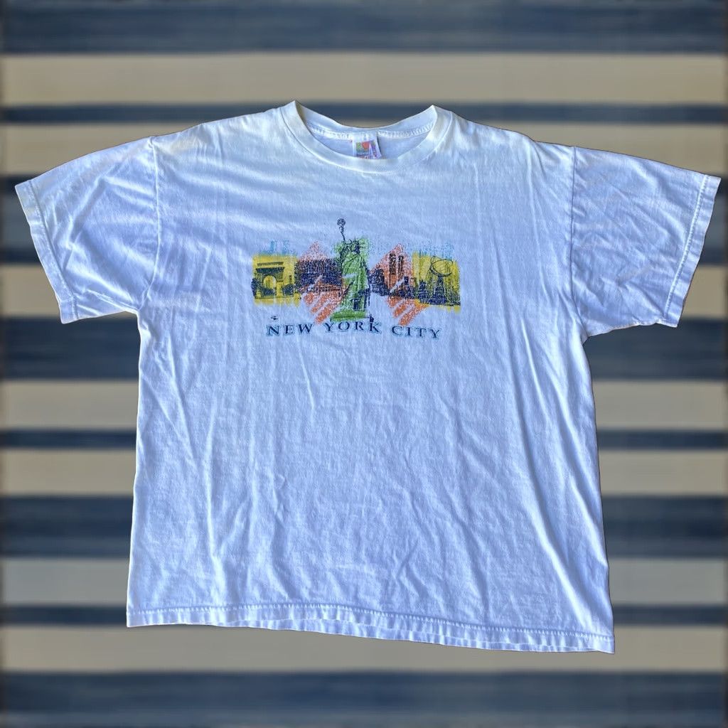 Fruit Of The Loom VINTAGE New York City Skyline Twin Towers Statue Of Liberty T-Shirt XL White Cotton Fruit of the Loom 90s Mens Short Sleeve Crew Neck Graphic Print Size US XL / EU 56 / 4 - 1 Thumbnail