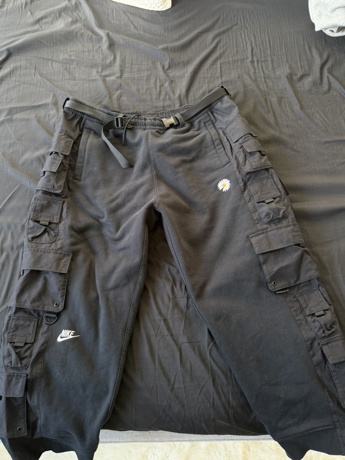 Nike × peaceminusone Nike x Peaceminusone Daisy Cargo Sweatpants Size US 33 - 1 Thumbnail