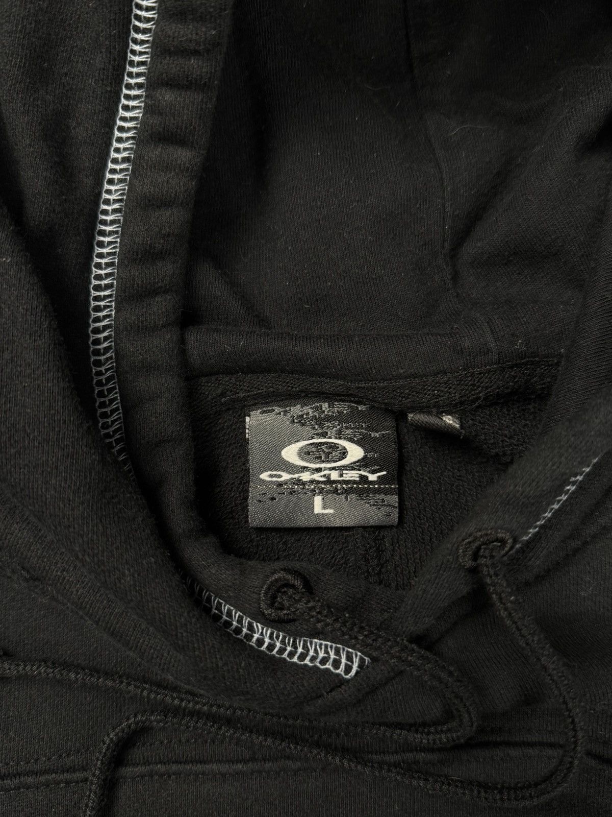 Oakley Vintage Oakley Embroidered Logo Hoodie Y2K Size US L / EU 52-54 / 3 - 7 Thumbnail