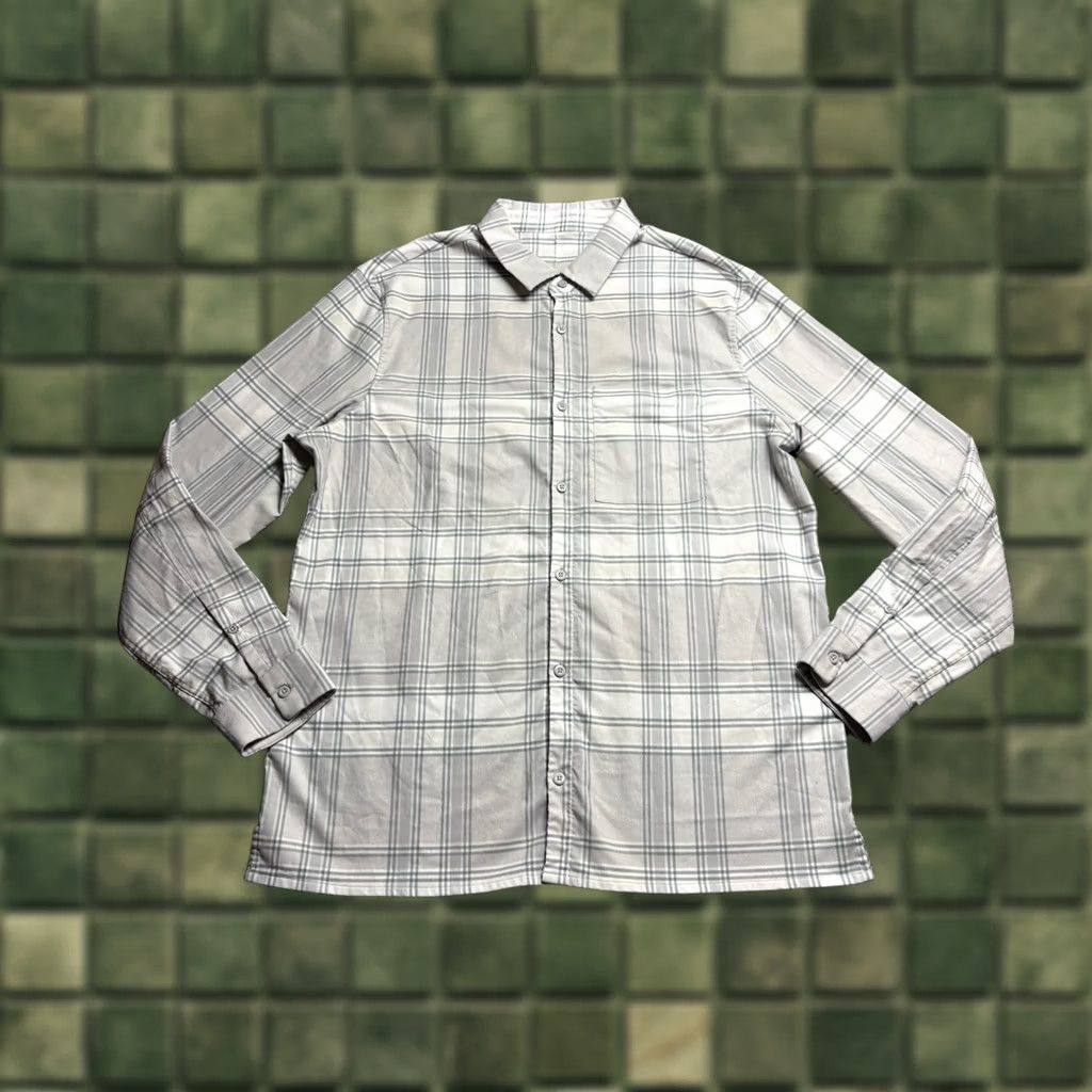 Lululemon Lululemon Flannel Shirt Mens Large Gray Blue Plaid Button Up Size US L / EU 52-54 / 3 - 1 Thumbnail