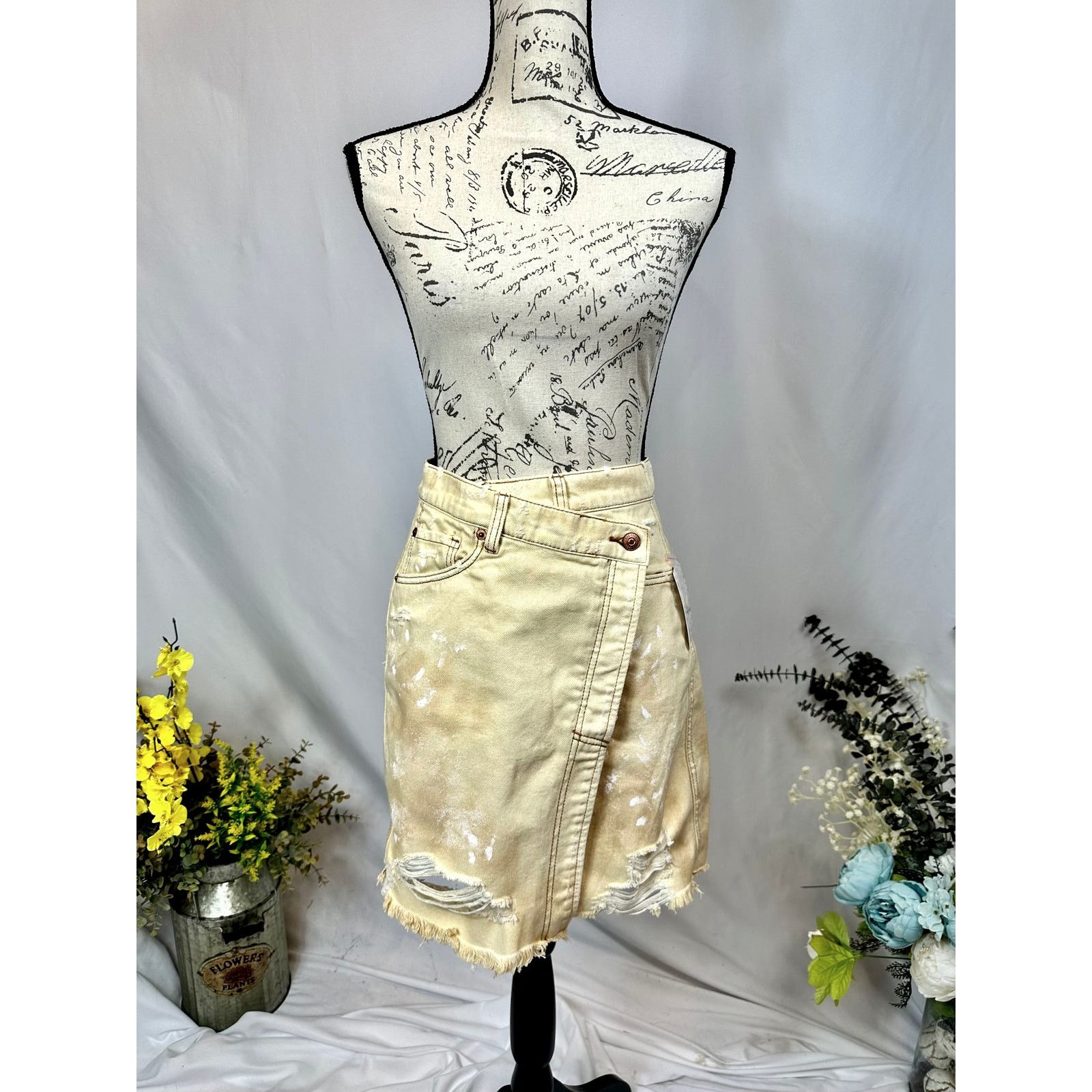 Free People Free People Parker Wrap Denim Mini Skirt Butter Cream 27 Size 27" / US 4 / IT 40 - 12 Thumbnail