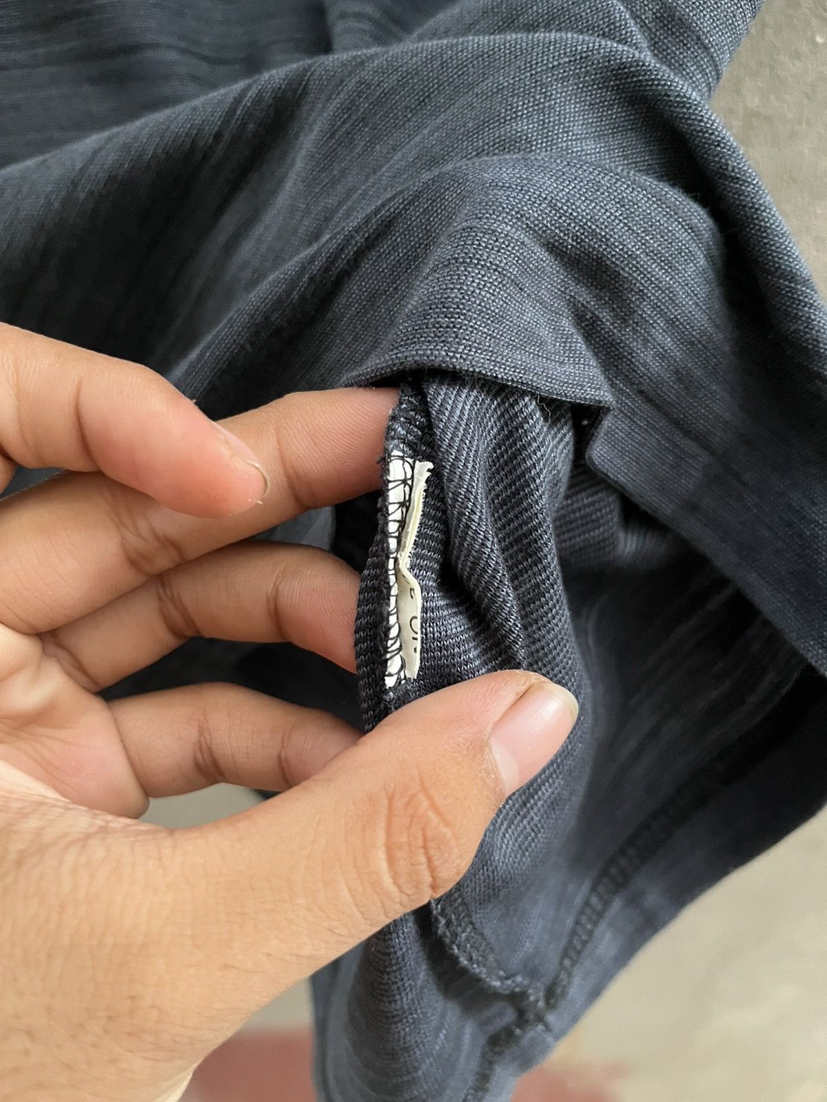 If Six Was Nine × Issey Miyake × Japanese Brand Open Pitch V-Neck Textured Tee - Charcoal Grey Size US L / EU 52-54 / 3 - 5 Thumbnail