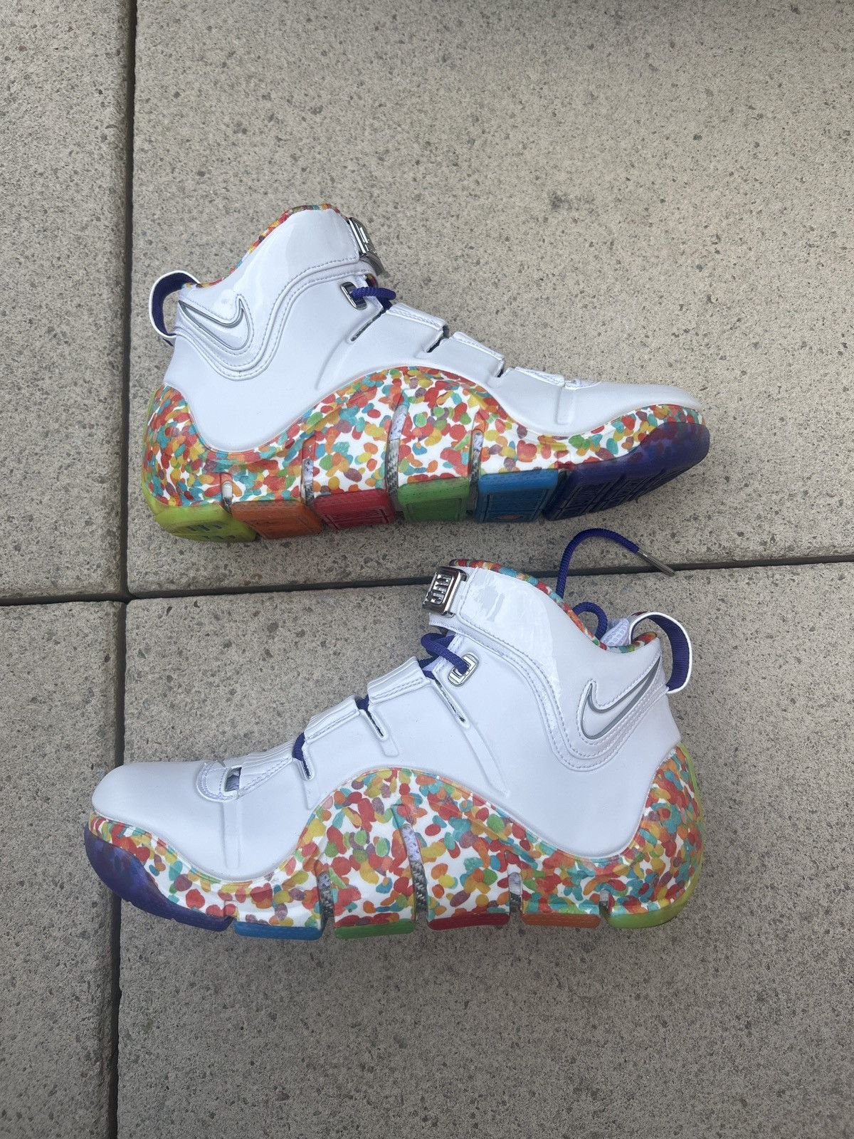 Nike Zoom Lebron IV Size US 7.5 / EU 40-41 - 2 Thumbnail