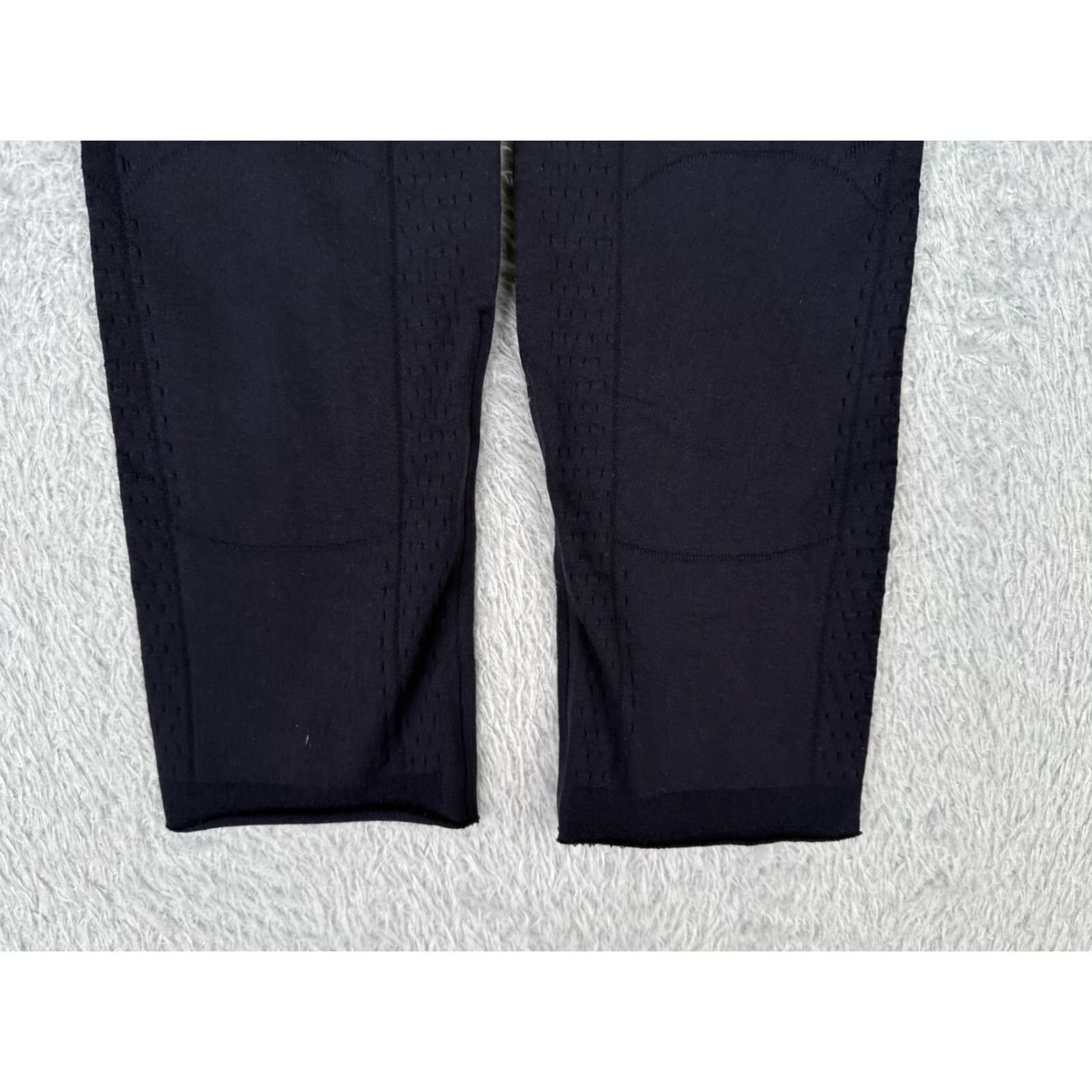 Lululemon Lululemon Leggings Womens 2 Blue Athletica Cropped 20" Inseam Yoga Cross Training Comfort Waist Size 26" / US 2 / IT 38 - 2 Thumbnail