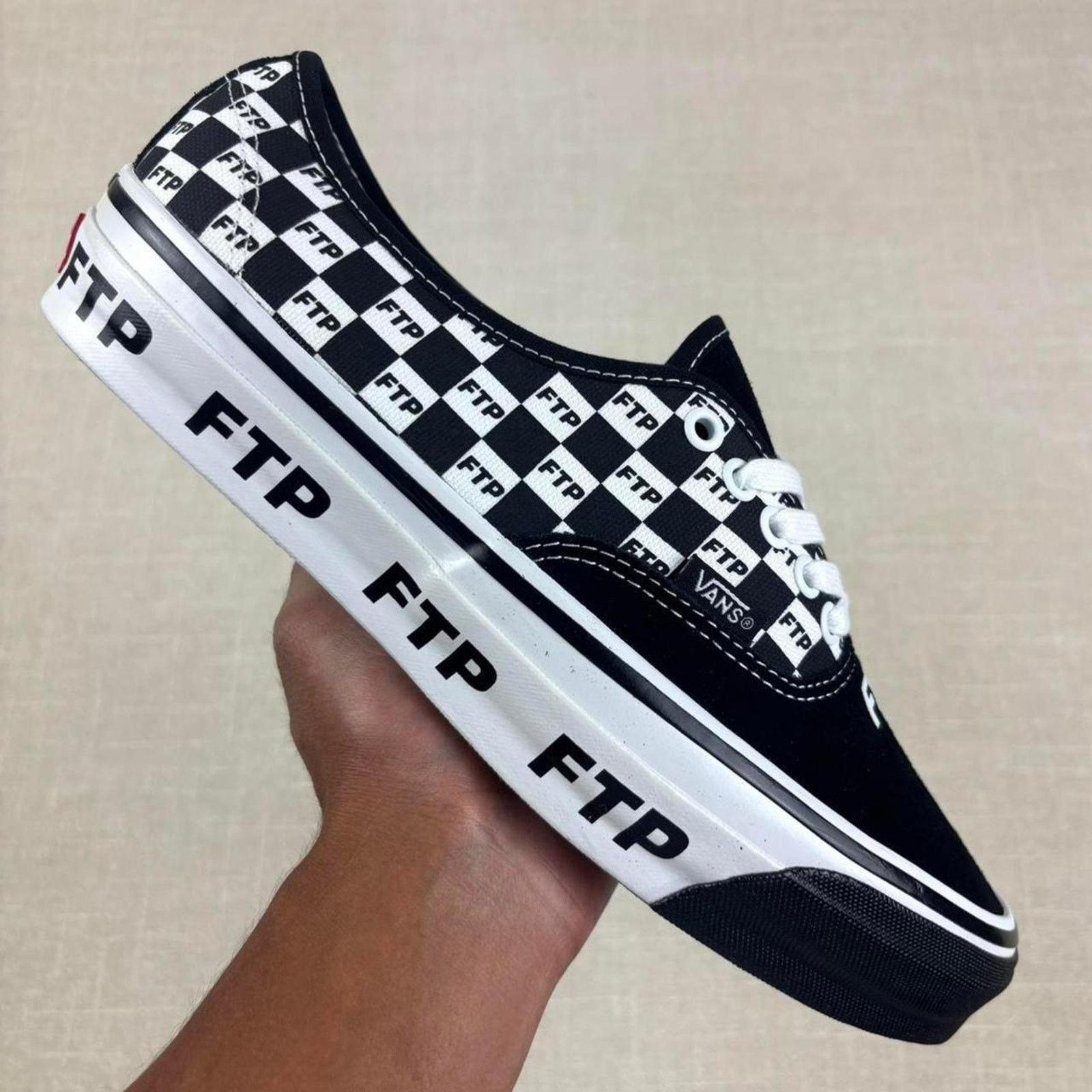 Vans 🏁 Vans x FTP Authentic 44 "Checkerboard" 9M Size US 9 / EU 42 - 1 Thumbnail