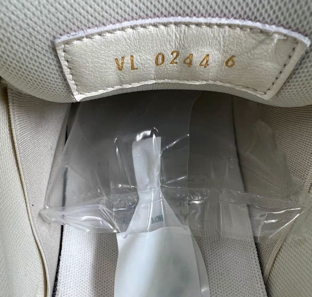 Louis Vuitton Louis Vuitton Trainer Rainbow Sneakers J41 Size US 7 / EU 40 - 6 Thumbnail
