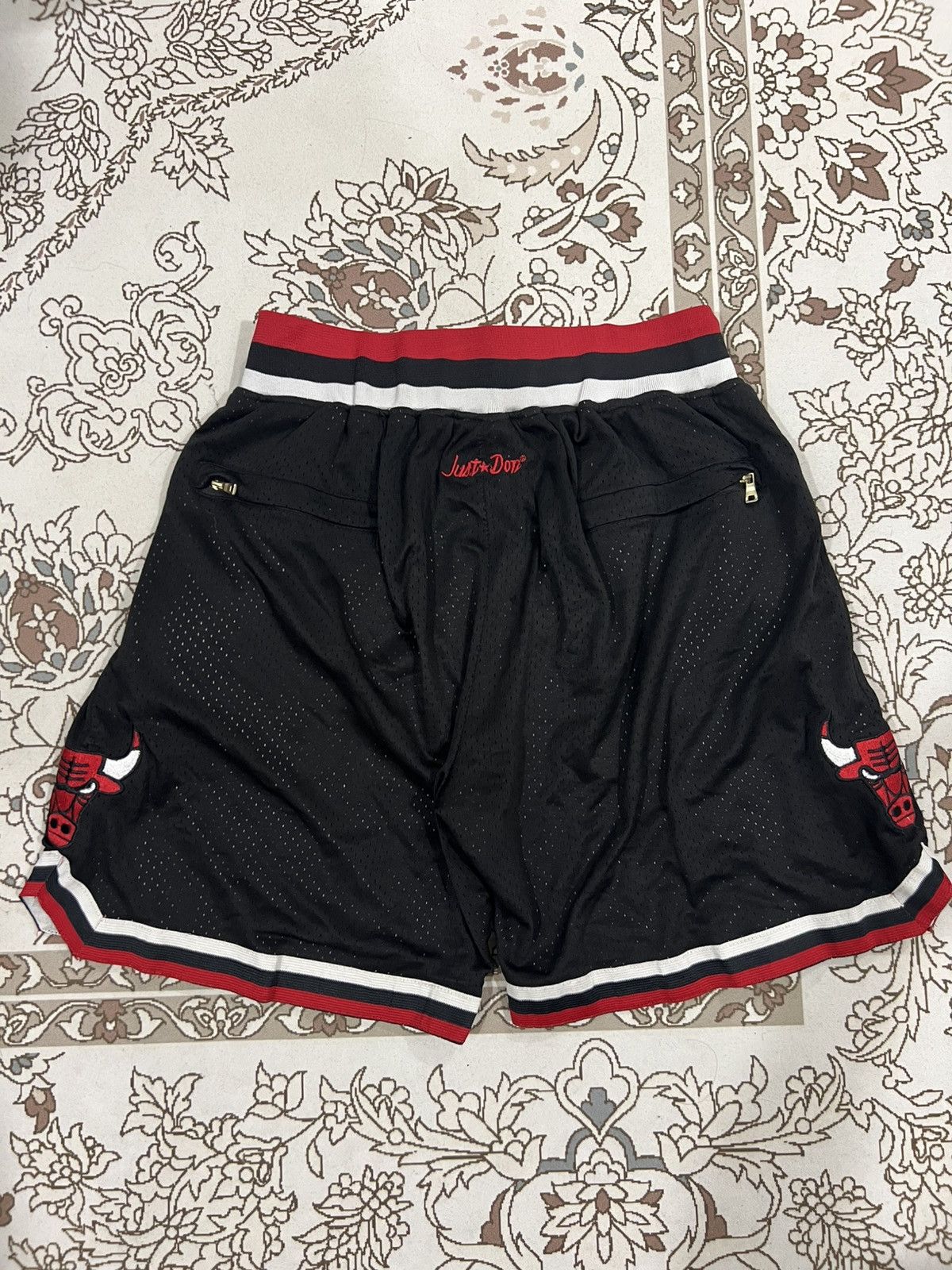 Just Don Vintage 1997/98 Just Don Chicago Bulls Mesh NBA Shorts Size US 32 / EU 48 - 2 Thumbnail