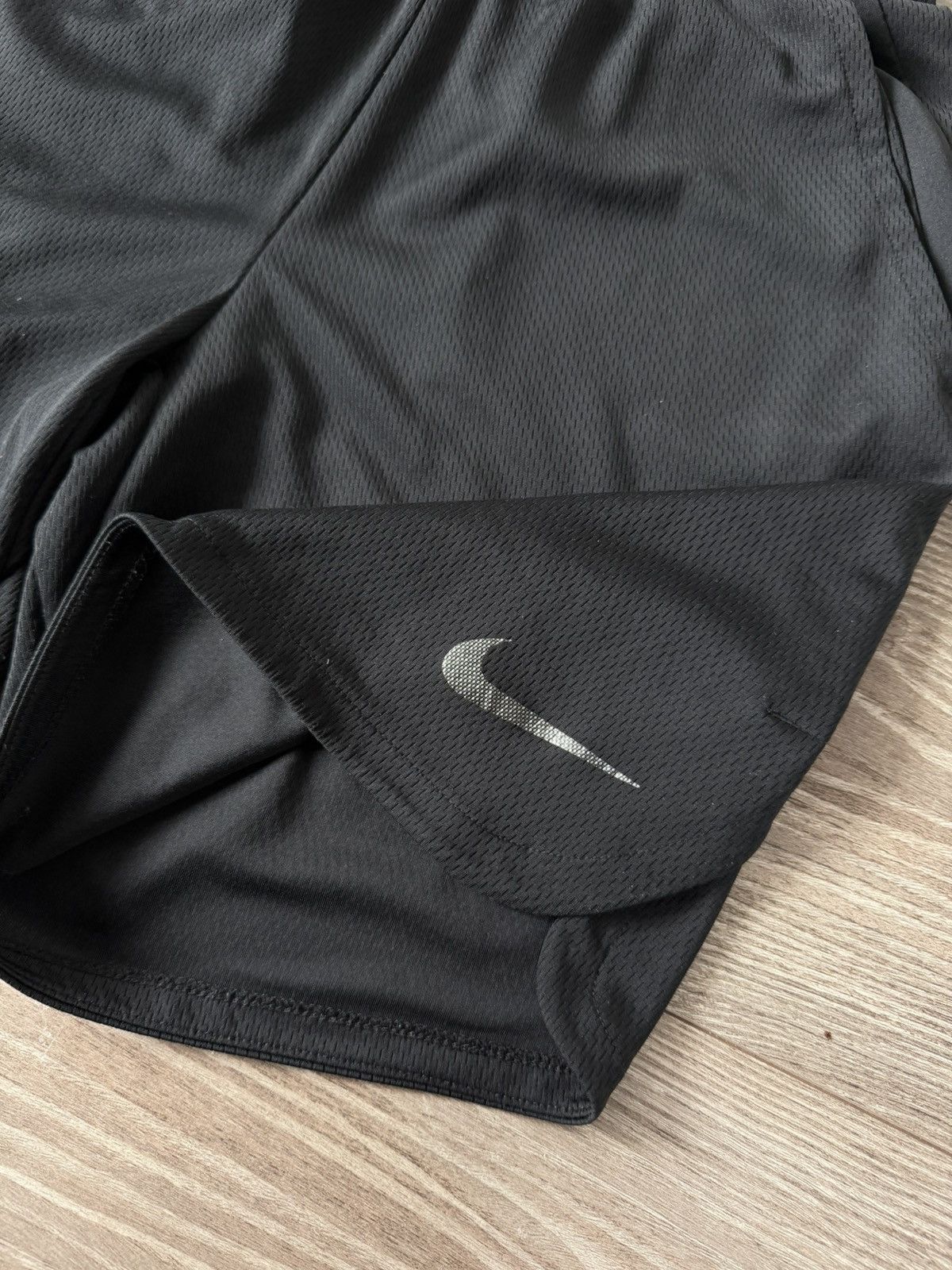 Nike Nike Running Division Reflective Swoosh Dri-Fit ADV 4 Shorts Size US 32 / EU 48 - 13 Thumbnail