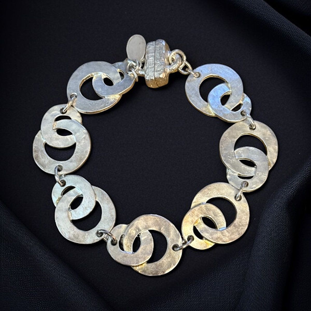 Chicos Chico’s silver tone hammered circle link bracelet Size ONE SIZE - 1 Thumbnail