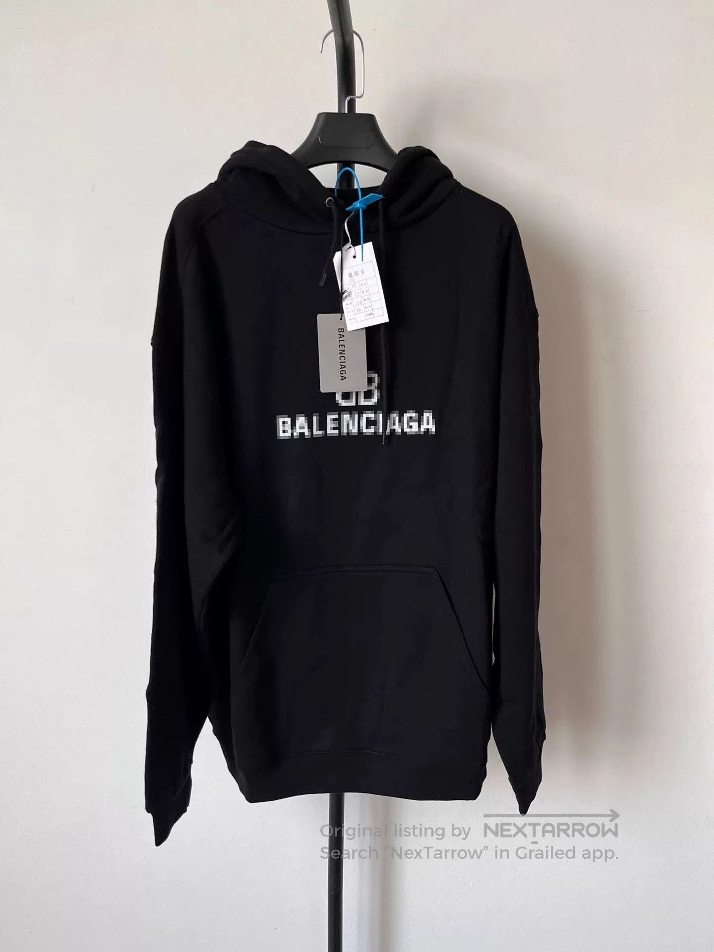 Balenciaga balenciaga logo hooded sweatshirt for women. Size M / US 6-8 / IT 42-44 - 1 Thumbnail