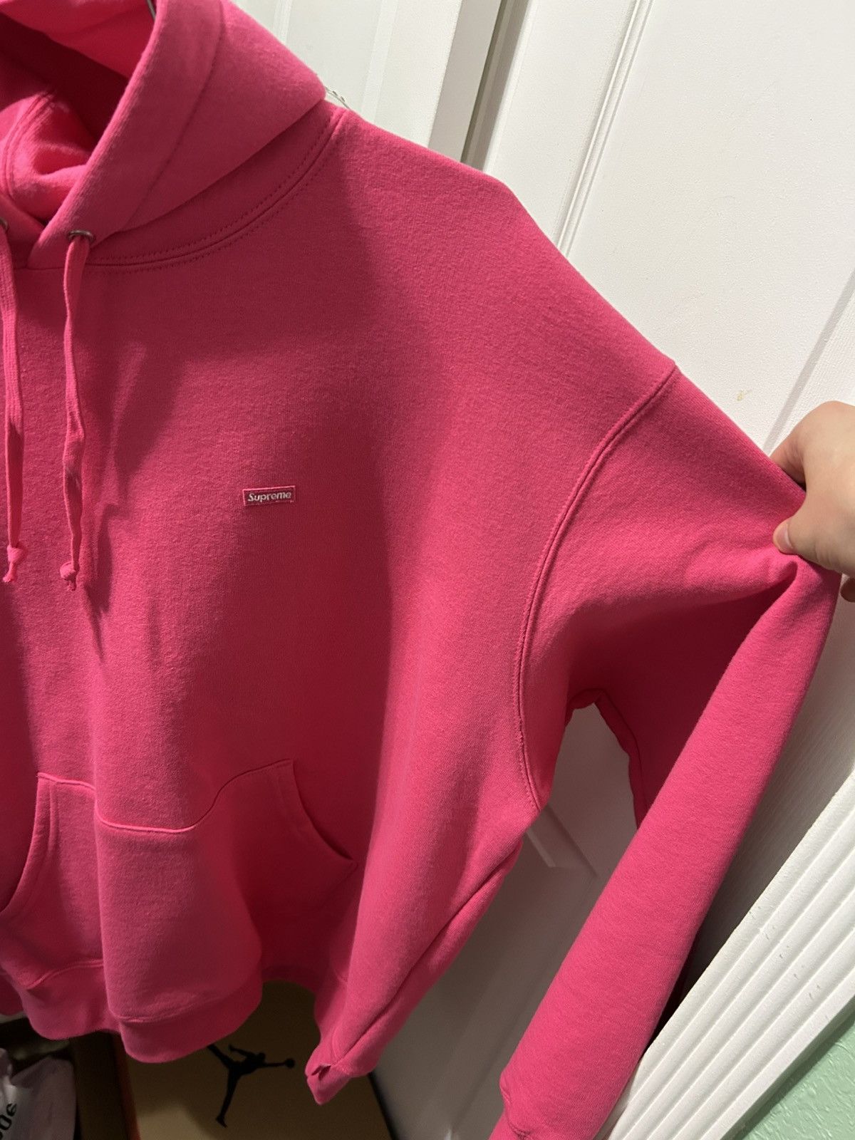 Supreme Supreme small box logo magenta hoodie size M Brand new!! Size US M / EU 48-50 / 2 - 3 Thumbnail