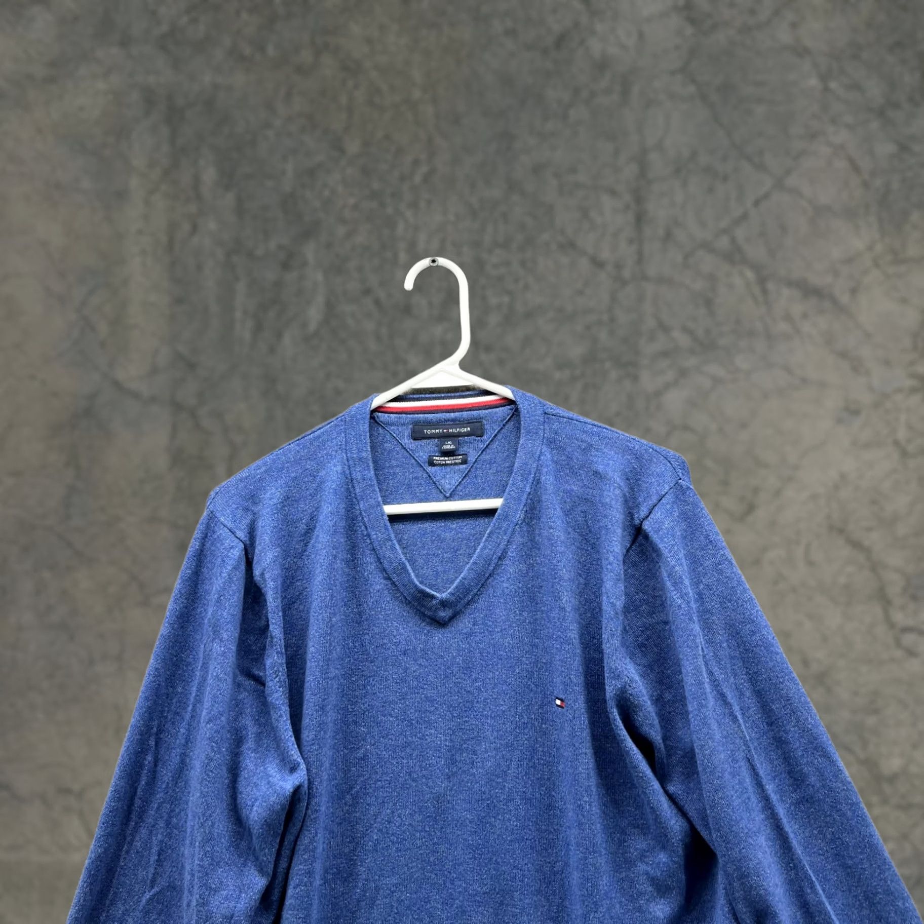 Tommy Hilfiger Tommy Hilfiger Sweater Men Large Blue Pullover V-Neck Cotton Size US L / EU 52-54 / 3 - 1 Thumbnail