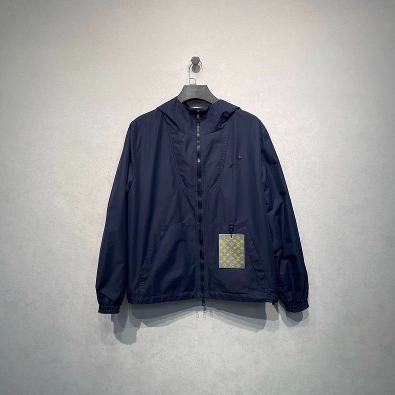 Louis Vuitton Louis Vuitton Full logo double-sided hooded jacket Size US L / EU 52-54 / 3 - 1 Thumbnail