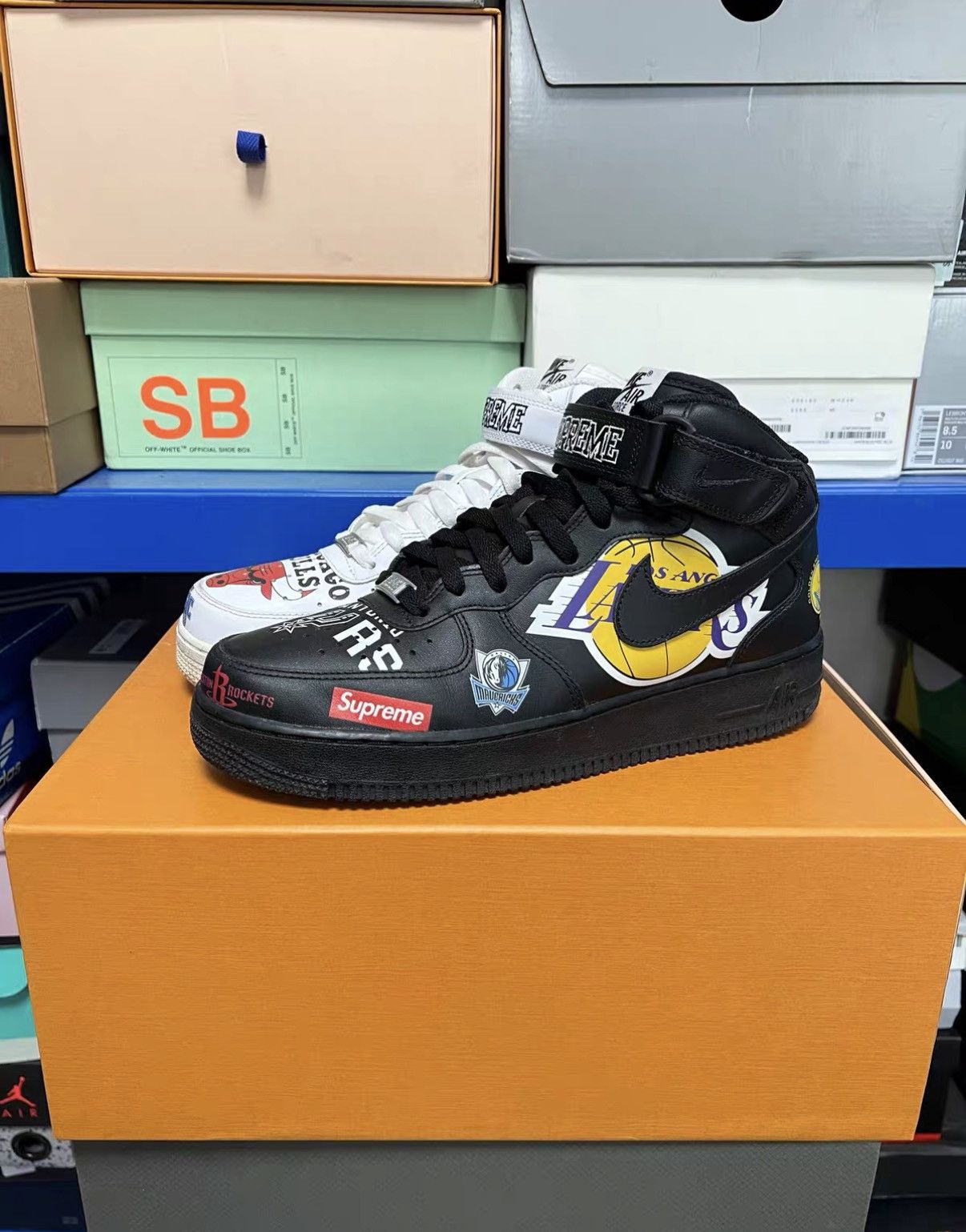 Supreme Supreme x NBA x Air Force 1 Mismatched J42 Size US 9.5 / EU 42-43 - 1 Thumbnail