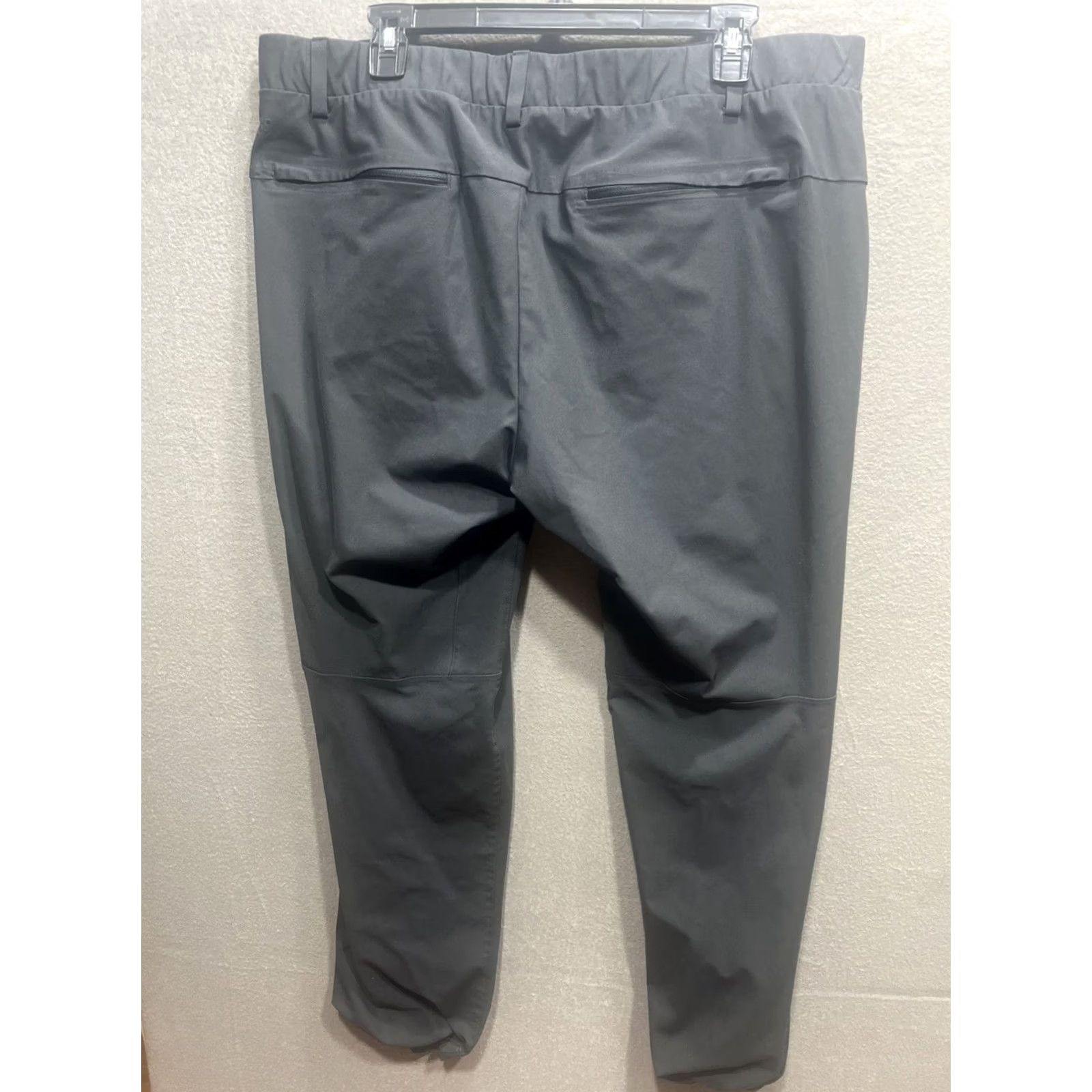 Lululemon Lululemon Pants Gray Joggers Mens Size 38 LM5485SE40118 Athletic Pants Mens 38 Gray Jogger Pockets Stretch Lightweight Regular Inseam 29"} Size US 38 / EU 54 - 7 Thumbnail