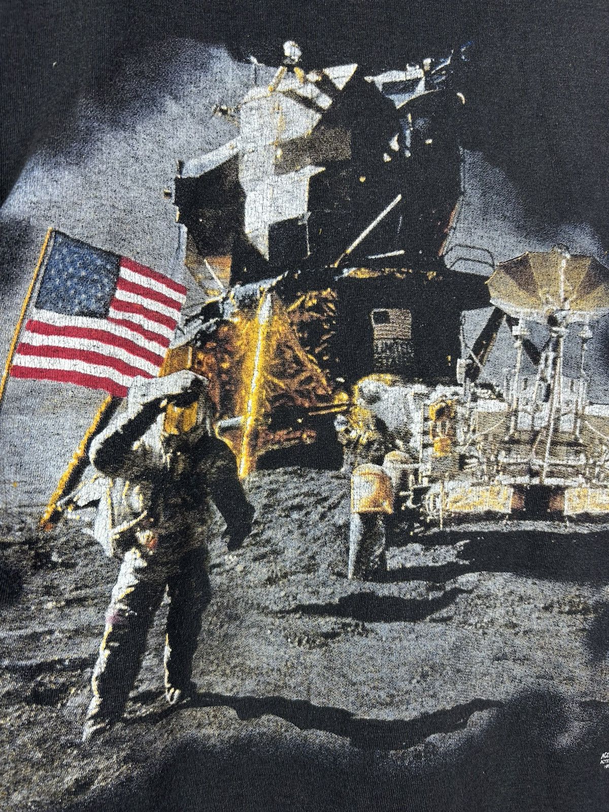 Vintage VTG 1997 Kennedy Space Center Moon Landing USA Flag T-Shirt Size US S / EU 44-46 / 1 - 12 Thumbnail