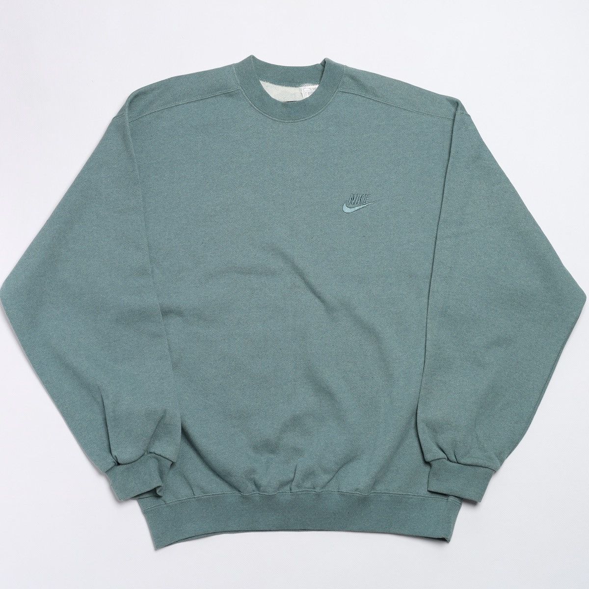 Nike Vintage Nike Embroidered Swoosh Logo Sweatshirt Size US L / EU 52-54 / 3 - 1 Thumbnail