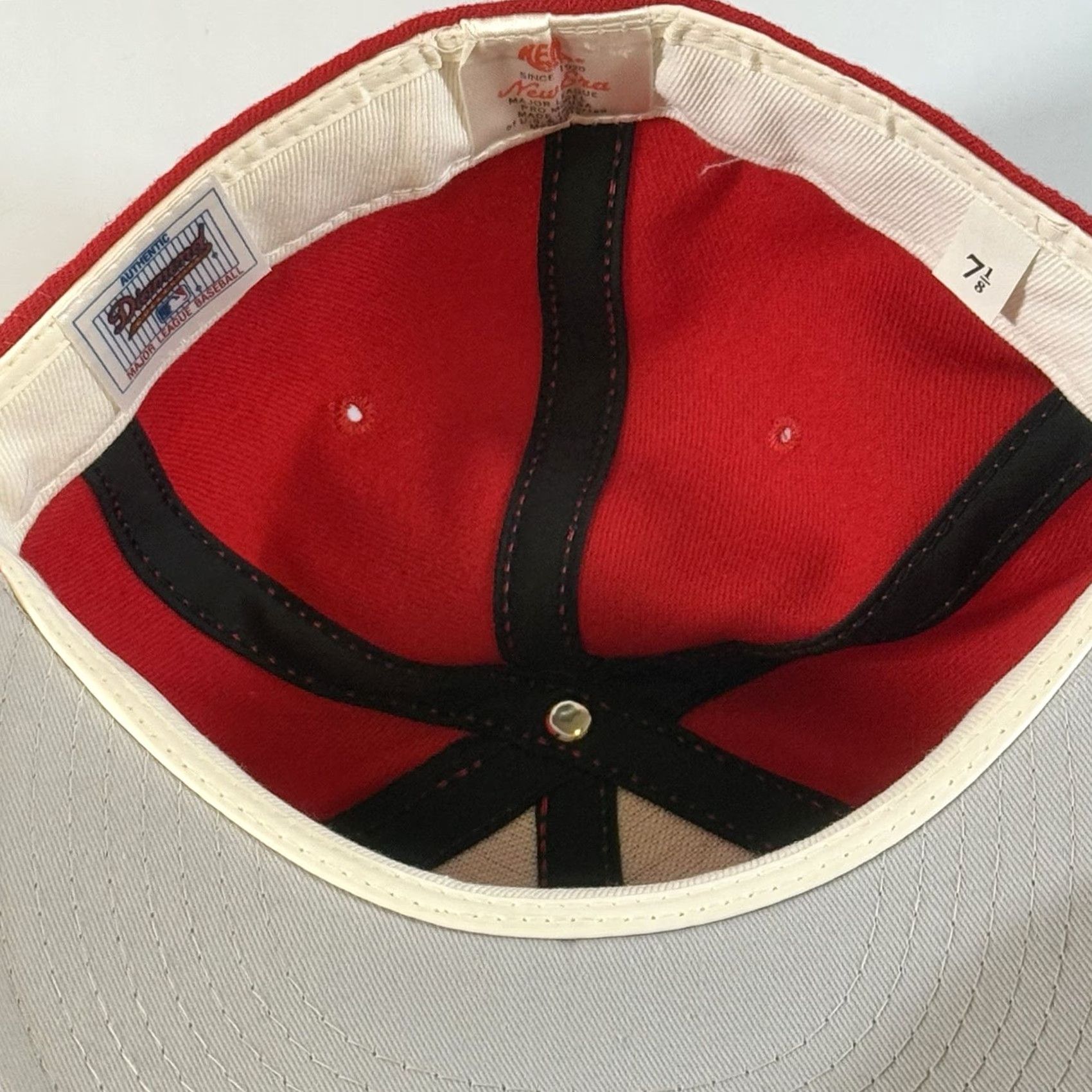 New Era VINTAGE New Era Pro Model Cincinnati Reds Fitted 7 1/8 Hat Cap Wool Men MLB Red Wool Cap USA Baseball Mens Reds 7 1/8 Size ONE SIZE - 7 Thumbnail