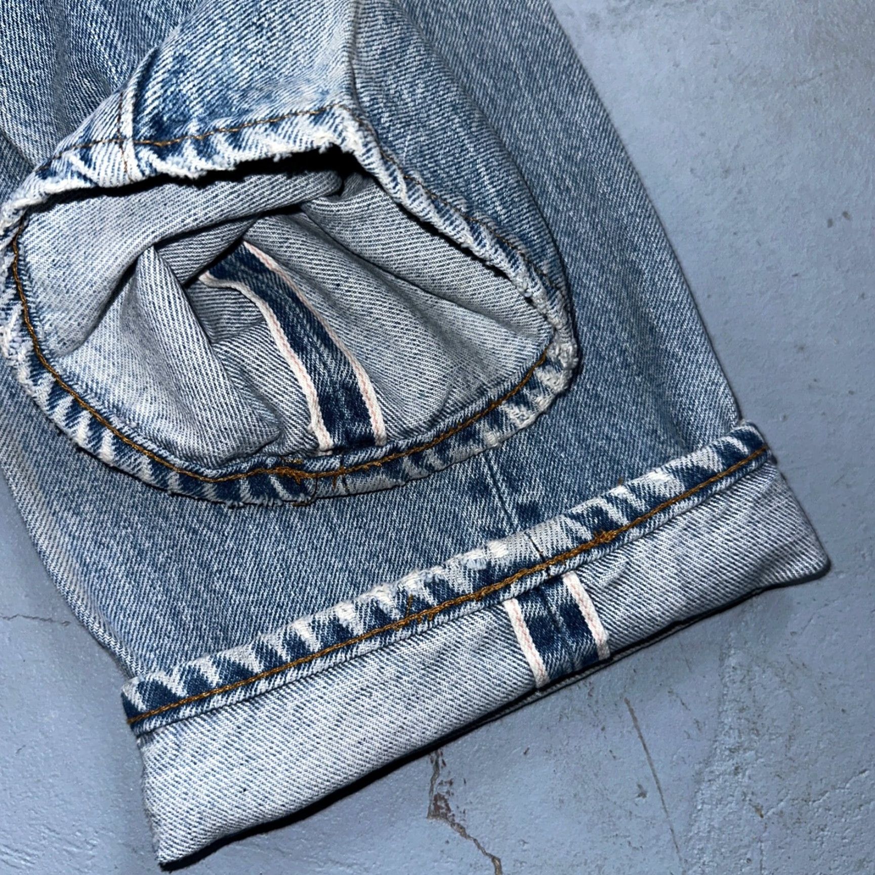 Levi's VINTAGE Levi's 501 Jeans - XX 80s USA Light Wash Denim 32x33 Regular Men's Straight Vintage 501 Series Jeans Pacific Blue Size US 32 / EU 48 - 3 Thumbnail