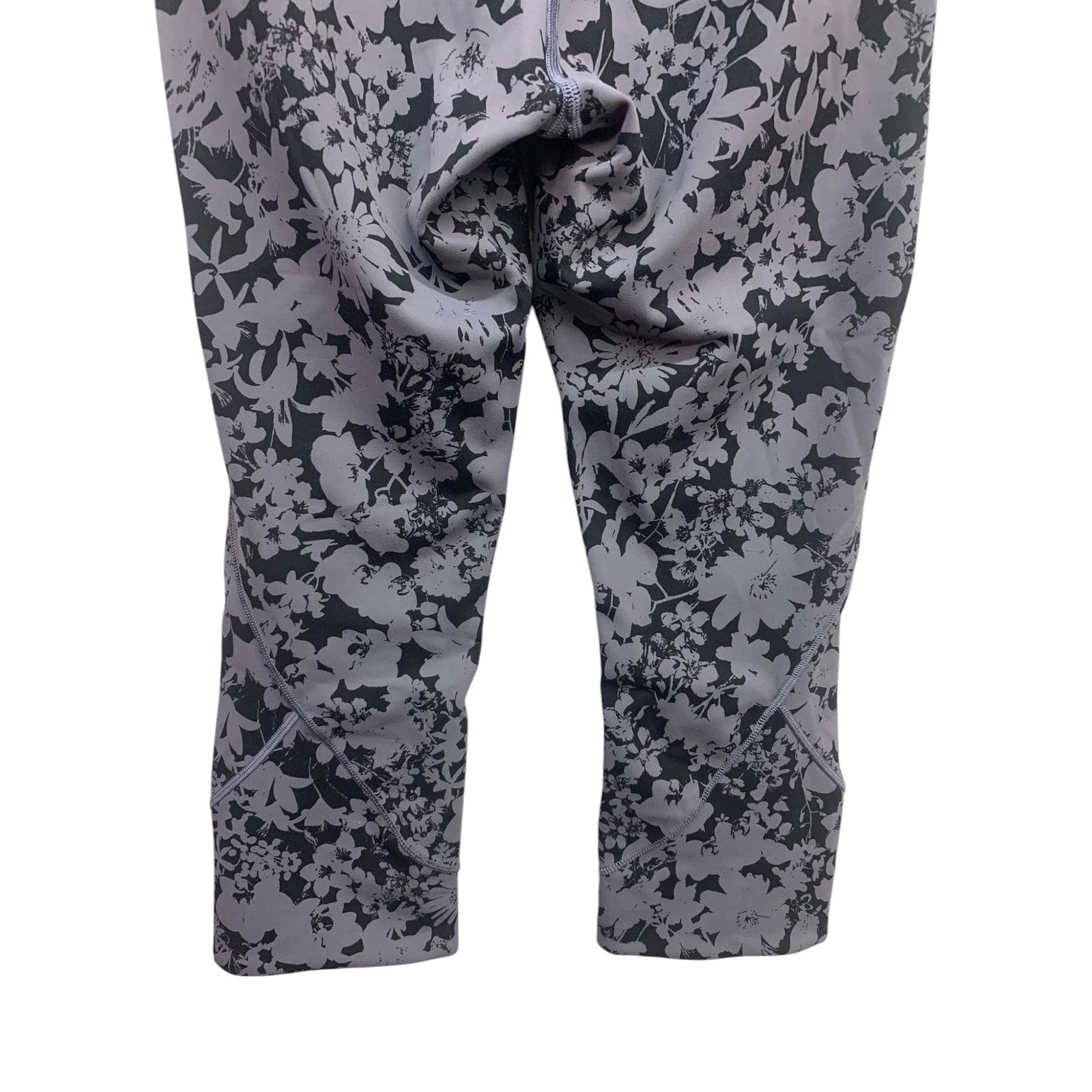 Lululemon Lululemon In Movement Crop *Everlux 19" Black SZ 6 Size 28" / US 6 / IT 42 - 6 Thumbnail