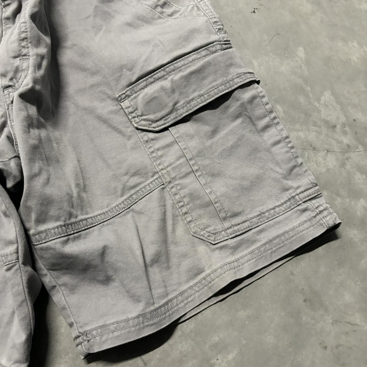 Japanese Brand × Vintage Crazy Vintage Y2K/2000s Baggy Grey Skater Style Cargo Shorts! Size US 36 / EU 52 - 4 Thumbnail
