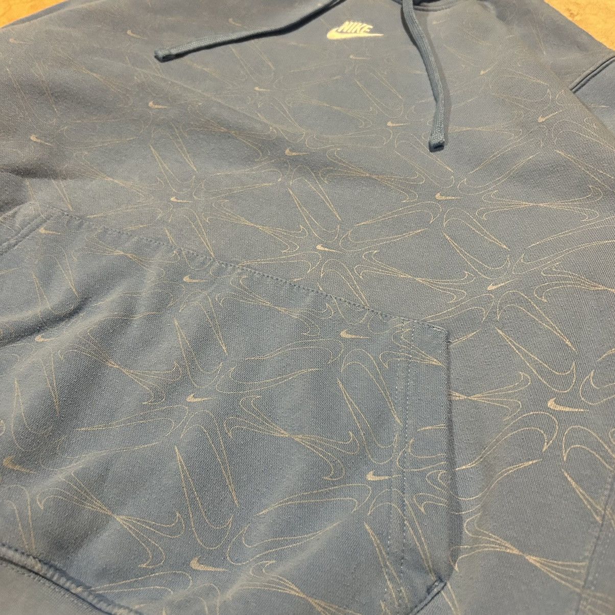 Nike × Vintage Essential Vintage Y2K Nike Center Logo AOP Baby Blue Hoodie Size US L / EU 52-54 / 3 - 3 Thumbnail