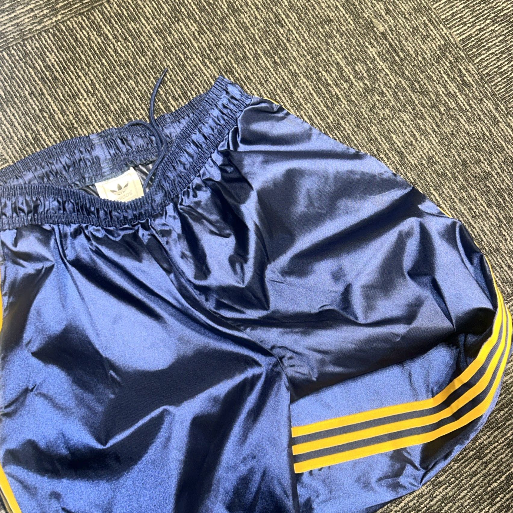 Adidas VINTAGE adidas Nylon Satin Blue Gold Basketball Pants XL Regular Men Striped Shine 90s Track Pants Size US 36 / EU 52 - 6 Thumbnail