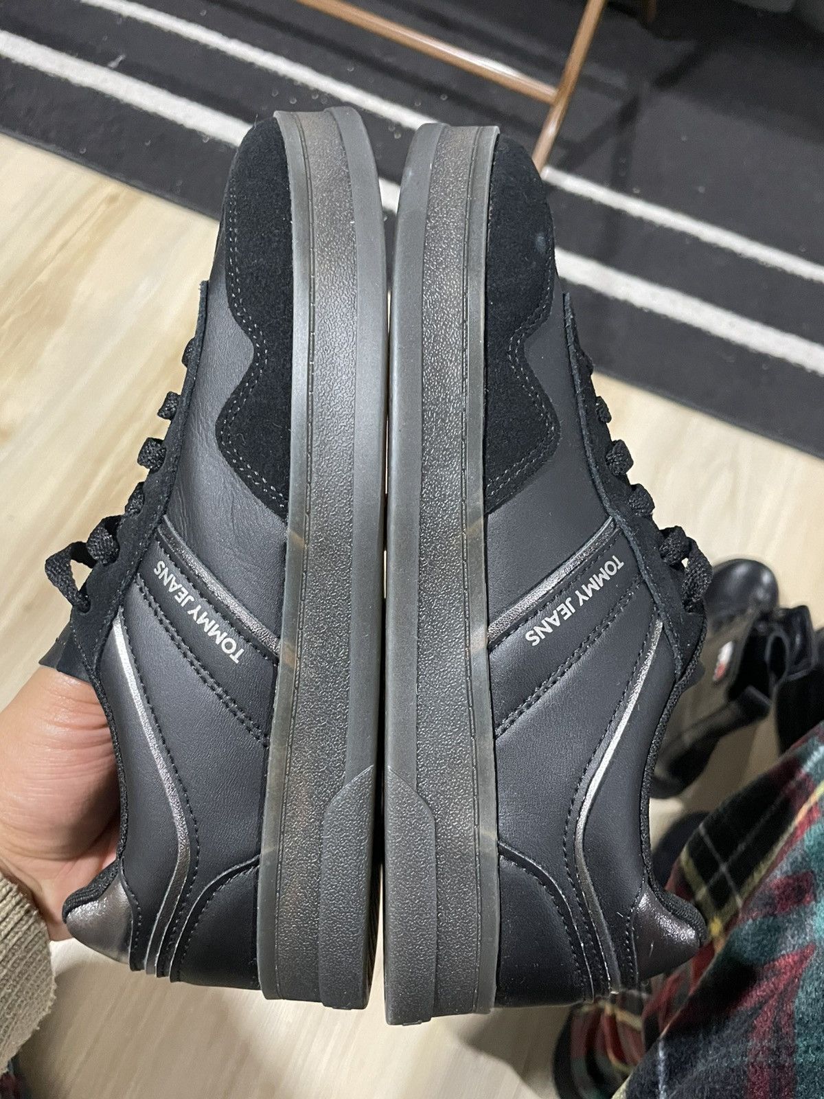 Tommy Hilfiger Vintage Tommy Hilfiger Sneakers Size US 7.5 / IT 37.5 - 7 Thumbnail