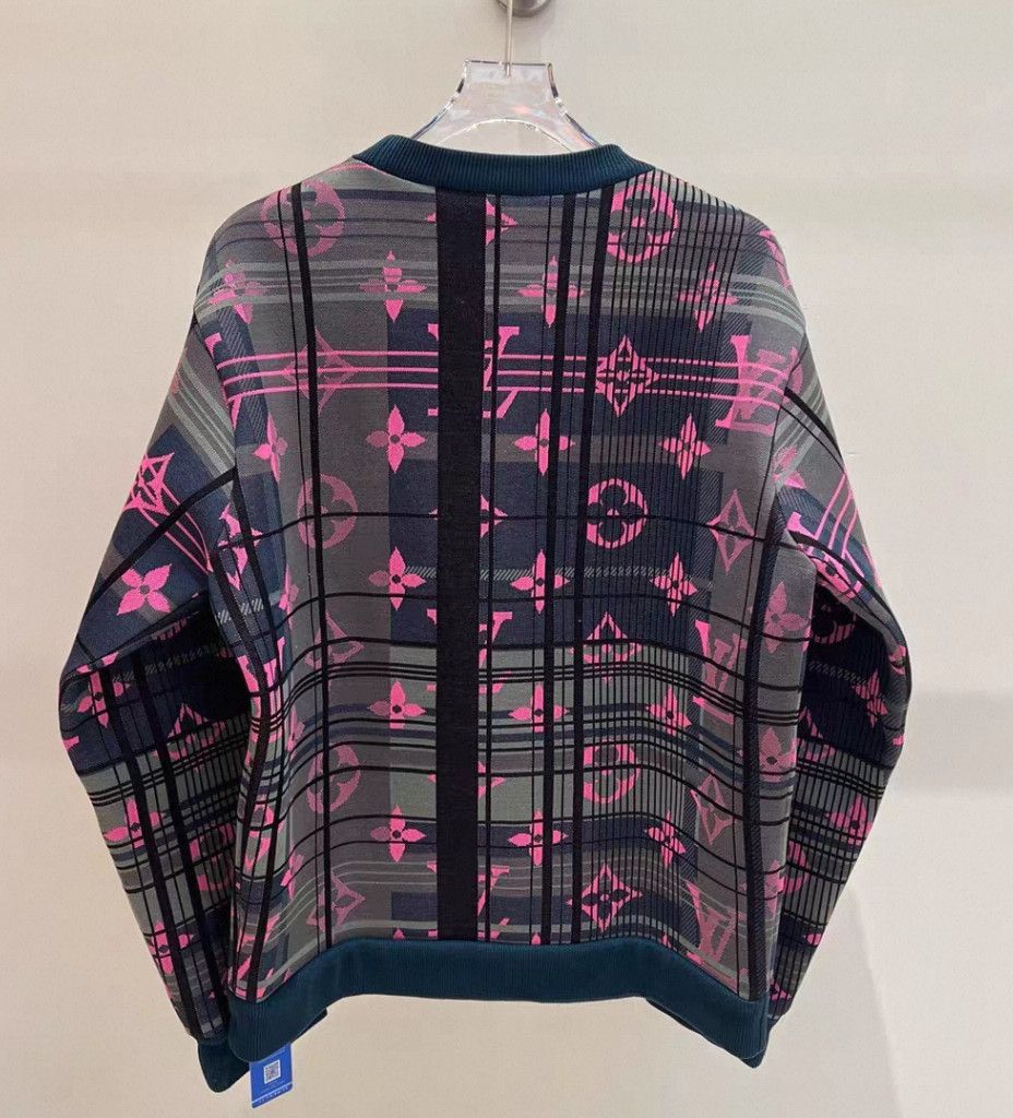 Louis Vuitton Louis Vuitton Full logo pullover sweatshirt Size US XL / EU 56 / 4 - 2 Thumbnail