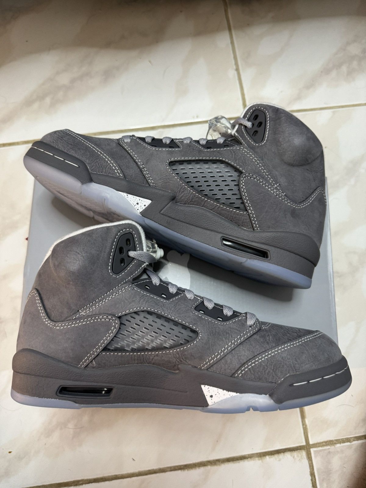Jordan Brand Jordan 5 Retro Wolf Grey 2026 GS Size 7Y DS Size US 7 / EU 40 - 3 Thumbnail