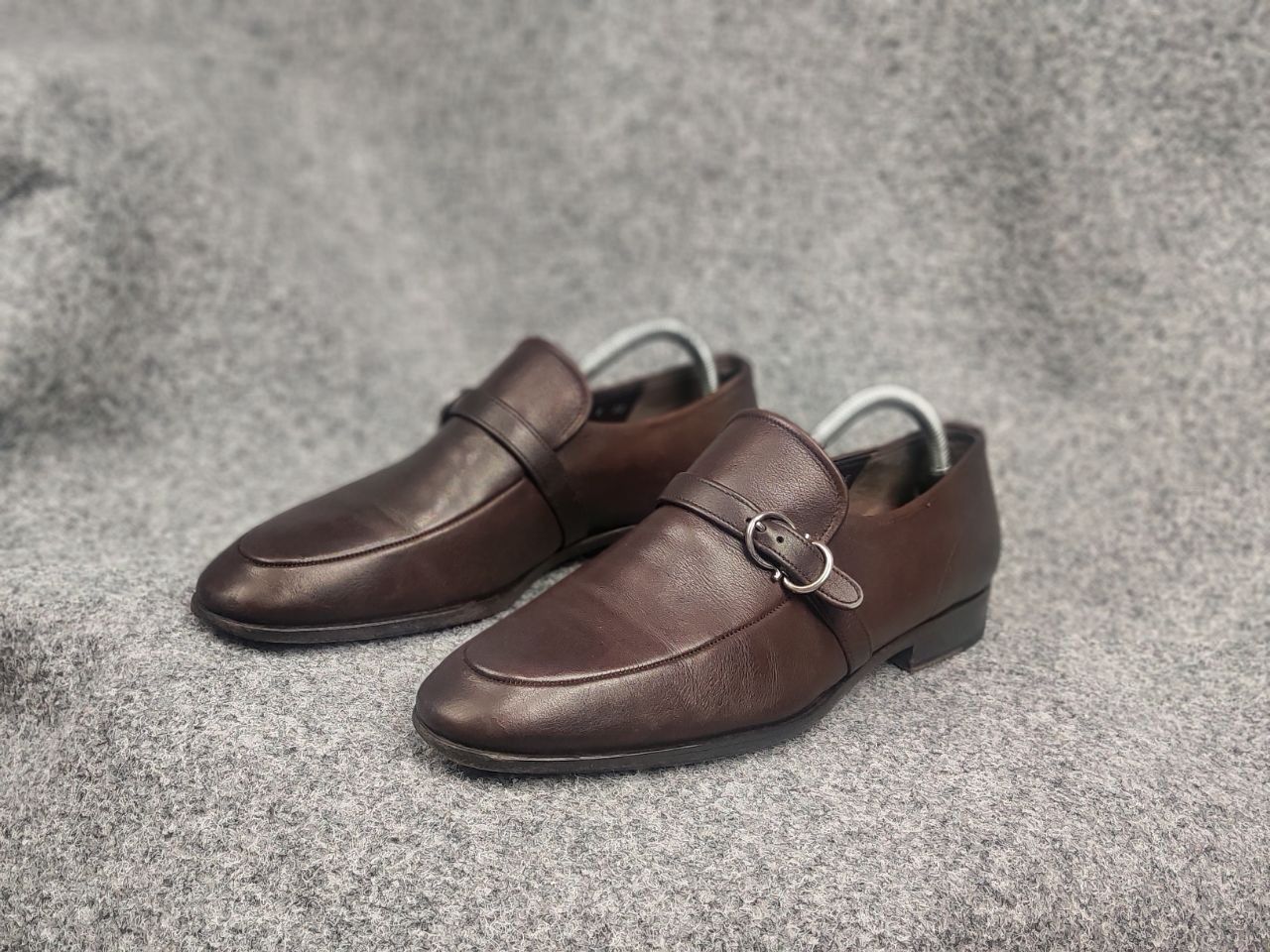 Salvatore Ferragamo Salvatore Ferragamo Terence Apron Toe Loafer Logo Shoes Size US 9 / EU 42 - 7 Thumbnail