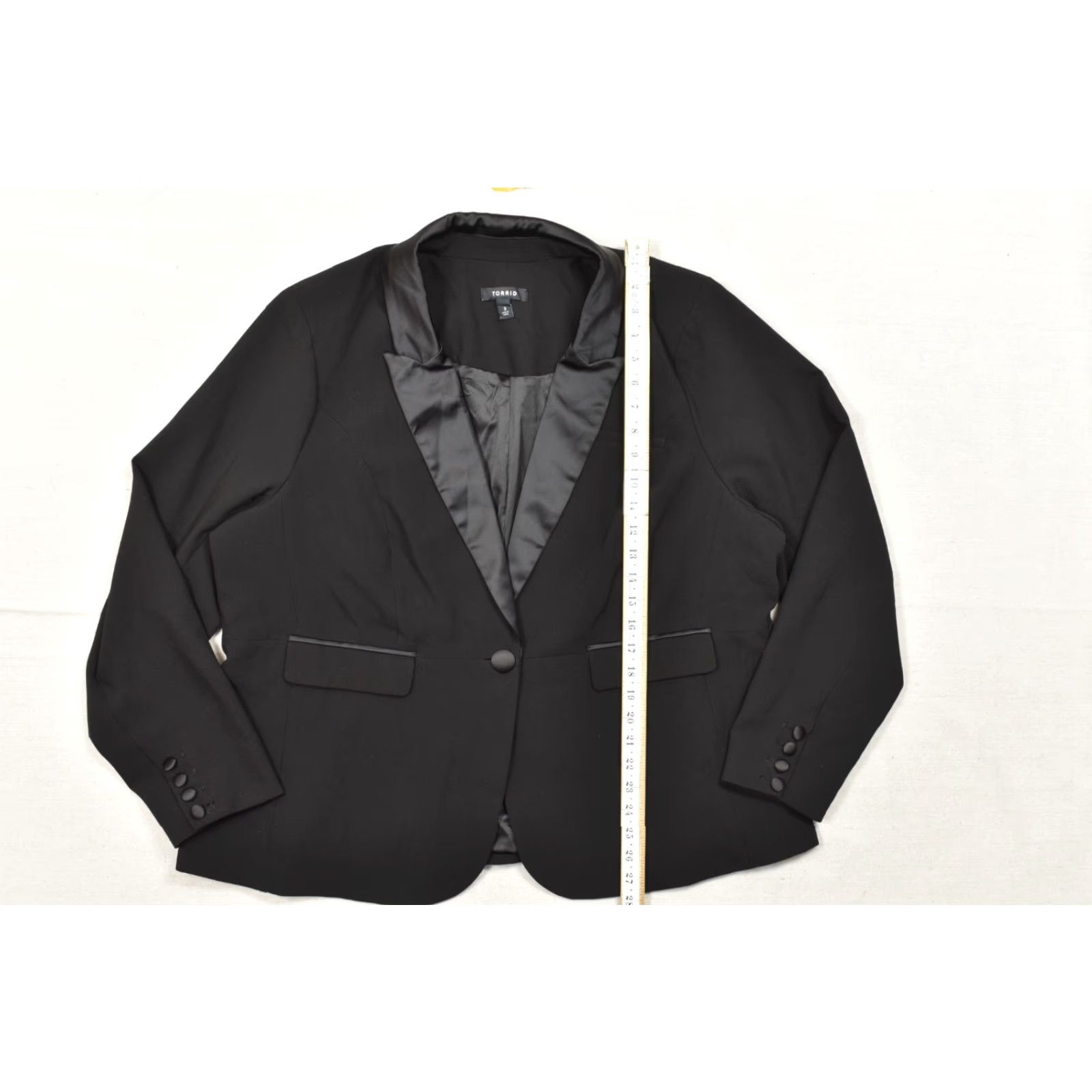 Torrid Torrid Blazer Black Satin Lapel One Button Lined Plus Size Women's 3 Satin Lapel Blazer, Black, Polyester, 3, Torrid, Women's Size XS / US 0-2 / IT 36-38 - 7 Thumbnail