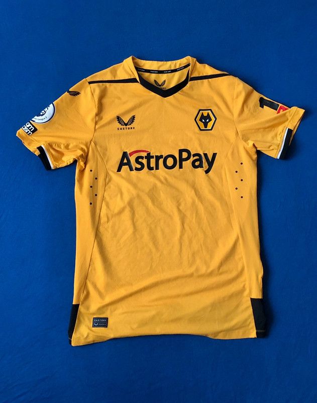 Castore Match Worn Wolverhampton Wanderers home jersey 2022/2023 Size US M / EU 48-50 / 2 - 1 Thumbnail