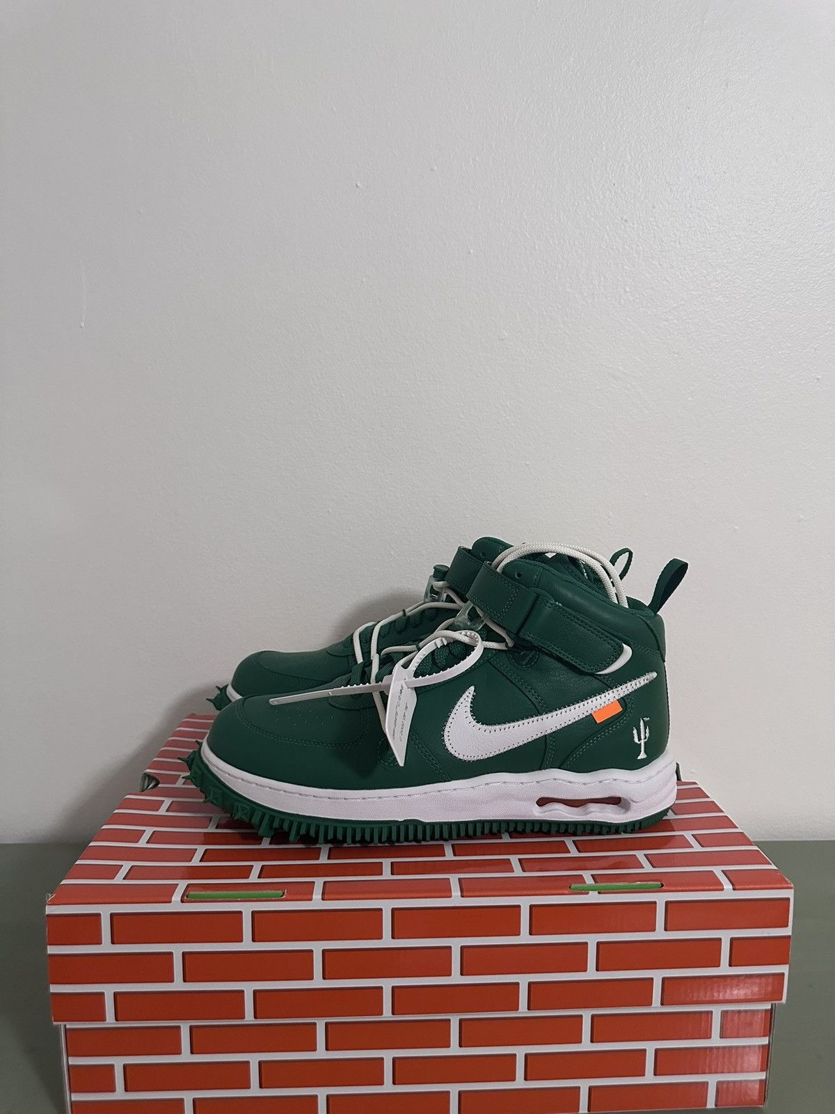Nike × Off-White Nike Off-White x Air Force 1 Mid Pine Green Size US 10.5 / EU 43-44 - 1 Thumbnail