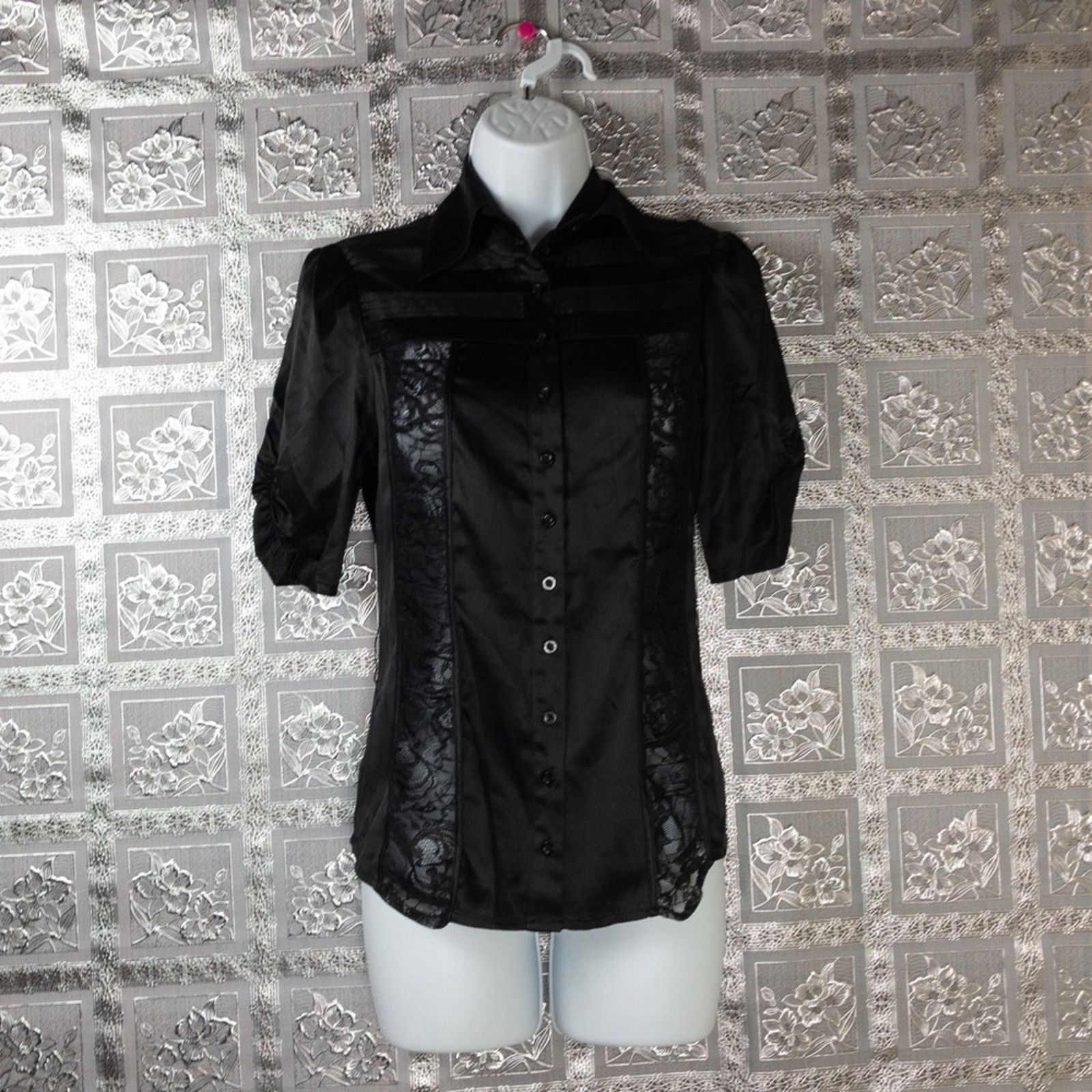 Bebe NWT Bebe Black Silk Floral Button Down Shirt Size XS / US 0-2 / IT 36-38 - 2 Thumbnail
