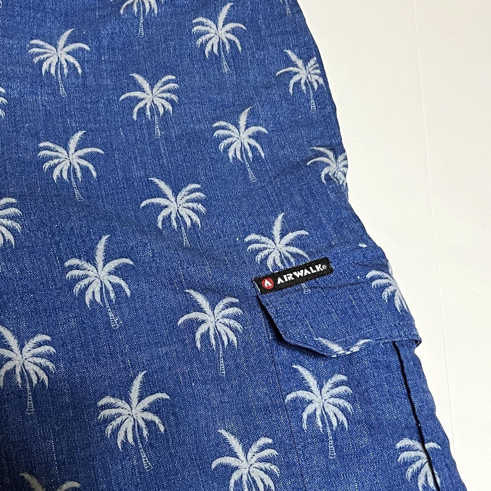 Airwalk VINTAGE AIRWALK Men’s Palm Tree Swim Shorts Trunks - Size M Elastic Waist Blue/Red Ocean Blue Mens Size US 31 - 6 Thumbnail
