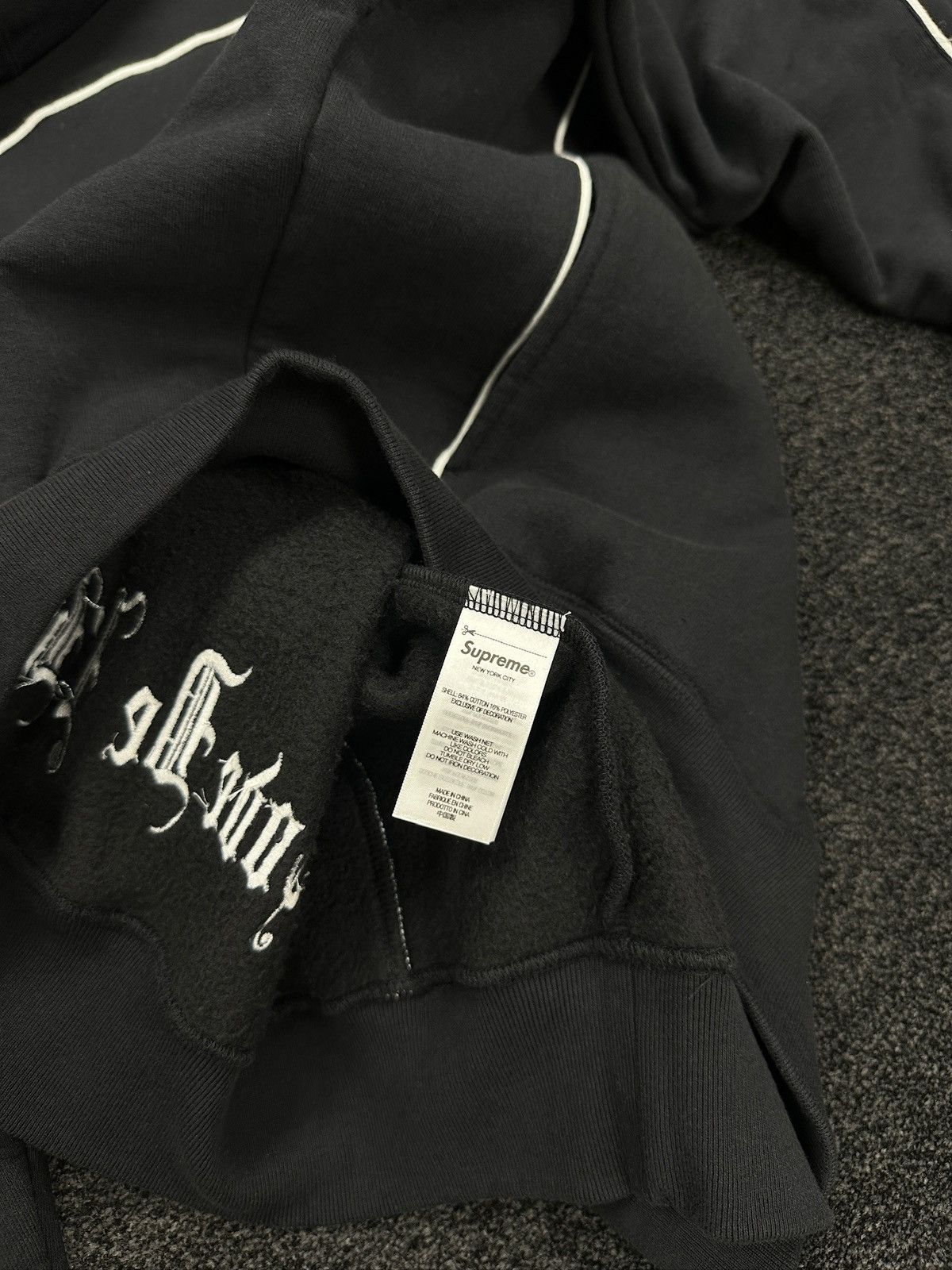 Supreme Supreme Piping Old English Hoodie Black Size US L / EU 52-54 / 3 - 7 Thumbnail