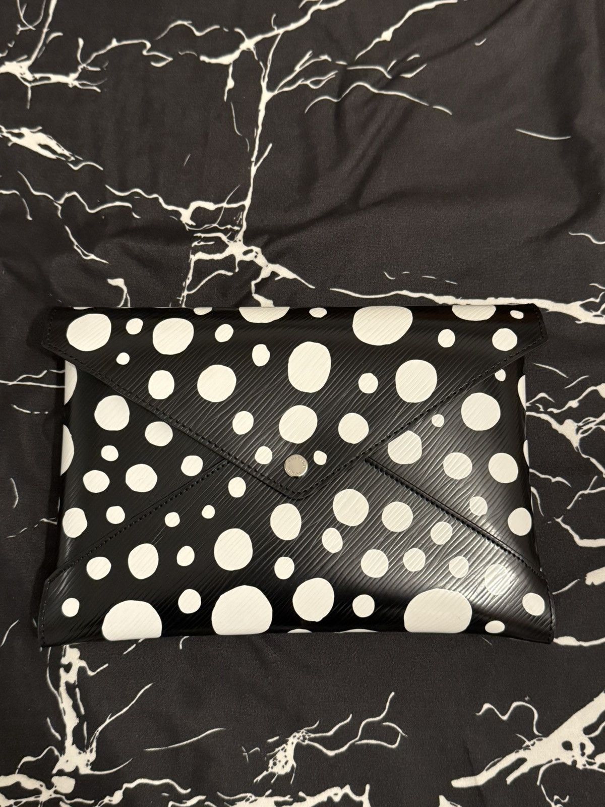 Louis Vuitton × Yayoi Kusama Kirigami Louis Vuitton Yayoi Kusama Dots Black Epi Size ONE SIZE - 1 Thumbnail