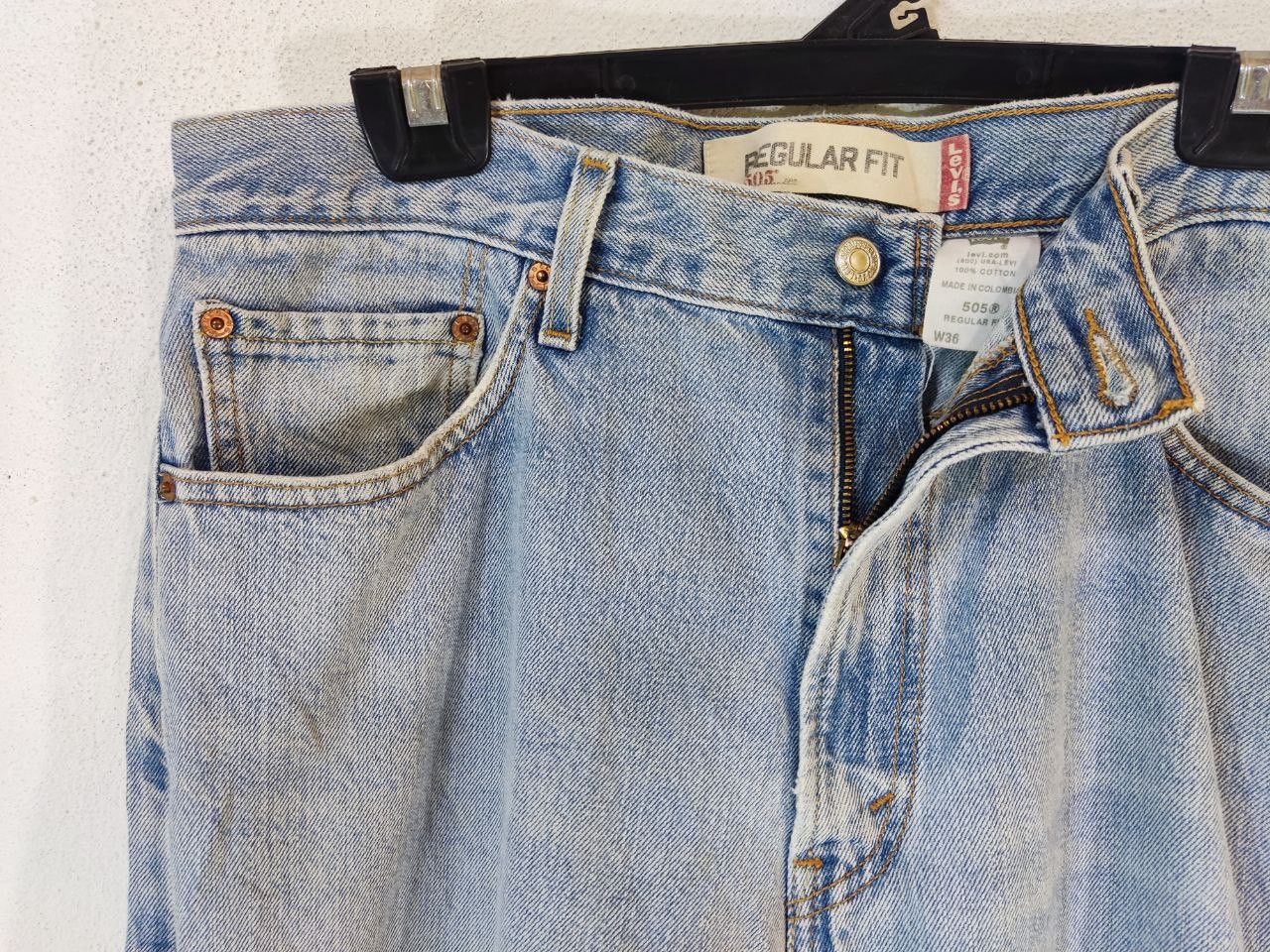 Levi's vintage levis 505 regular fit lightwash denim Size US 37 - 7 Thumbnail