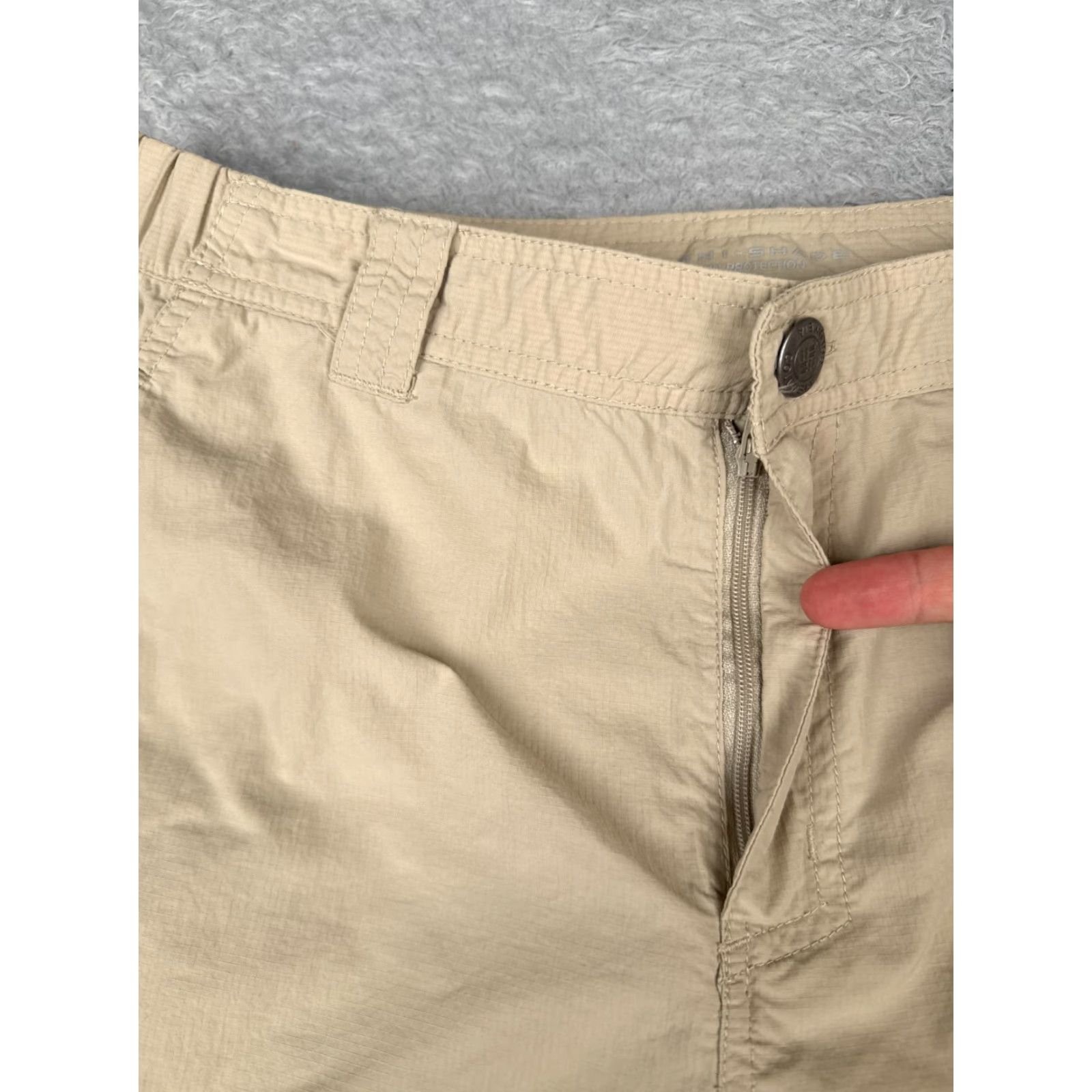 Vintage Columbia Mens Cargo Shorts 32 Beige Nylon Cotton 100% Nylon Hike Camp Hiking Fishing 32x10 Casual Pockets Logo Zip Waist 32 Size US 32 / EU 48 - 6 Thumbnail