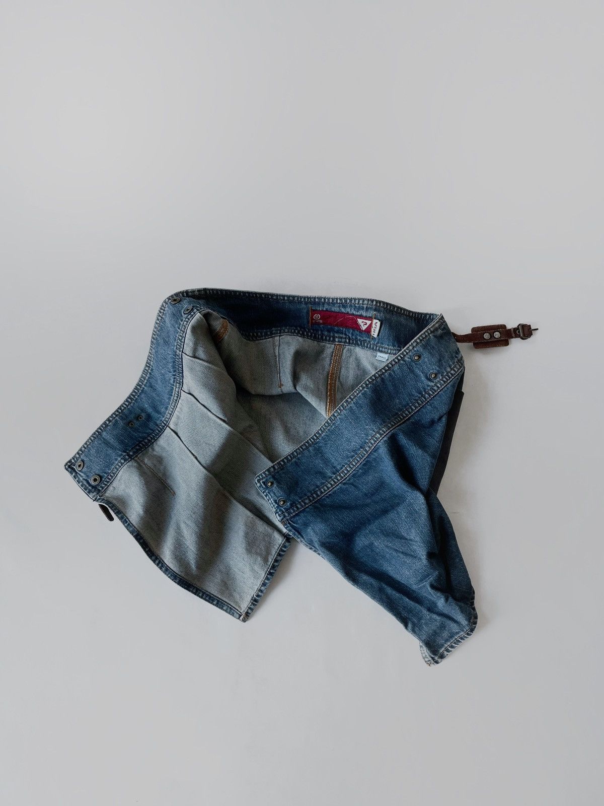 Guess Vintage Y2K Guess denim mini skirt Size 25" / US 0 / IT 36 - 3 Thumbnail