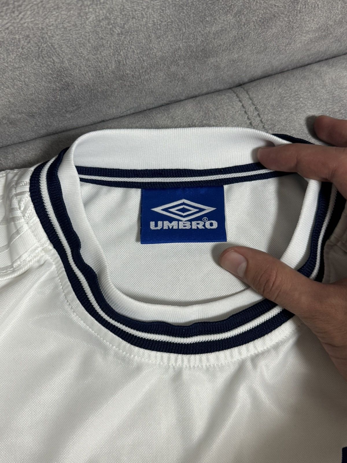 Umbro Vintage Umbro England 00/01 Y2K soccer jersey retro t-shirt Size US M / EU 48-50 / 2 - 9 Thumbnail