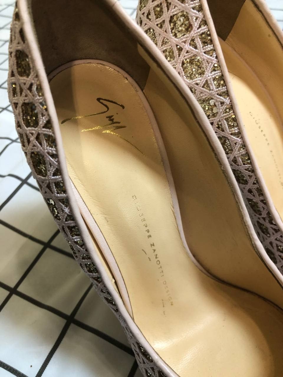 Giuseppe Zanotti GIUSEPPE ZANOTTI Pink Leather Glitter Platform Pumps Size US 9.5 / IT 39.5 - 4 Thumbnail