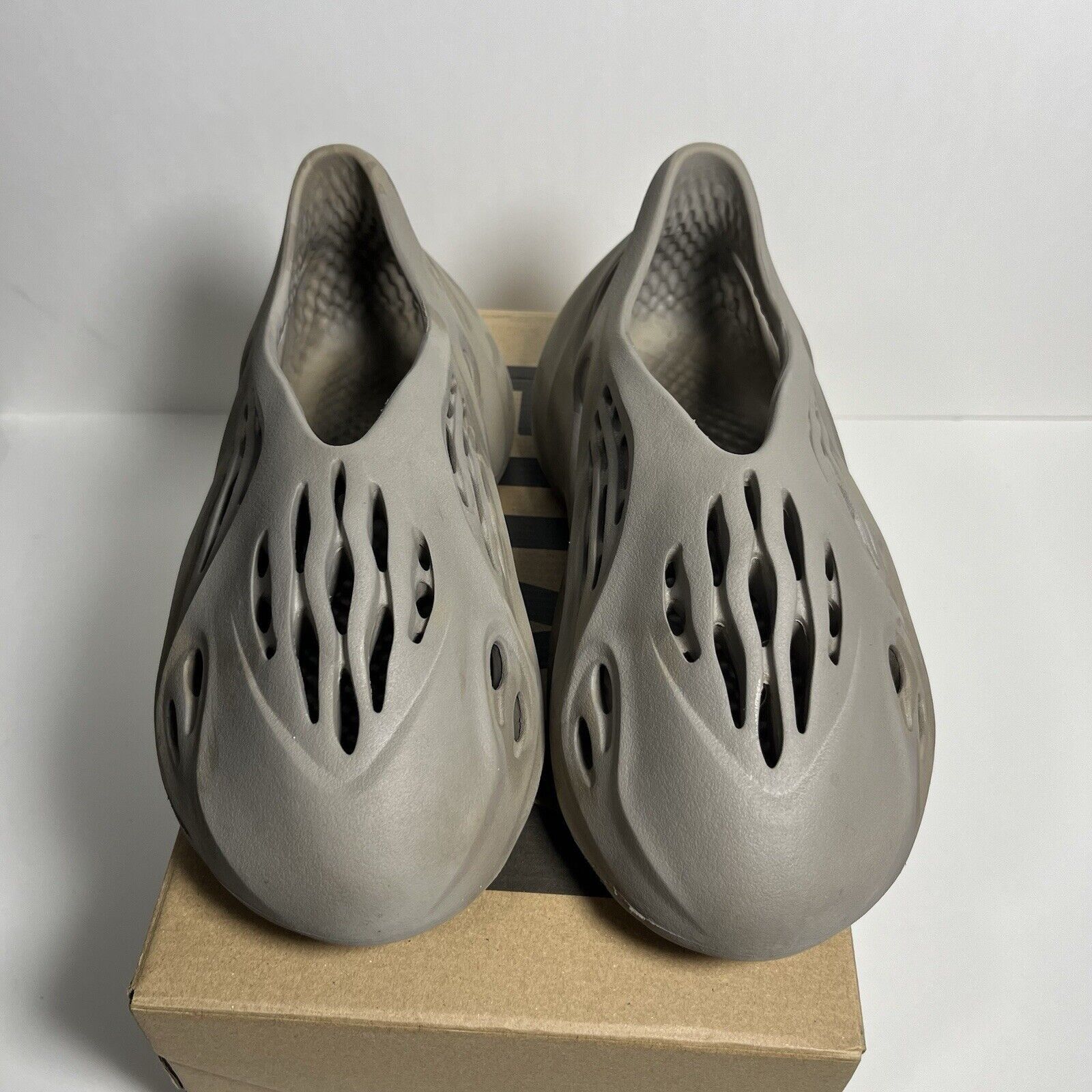 Adidas Size 7 M / 8.5 W - adidas Yeezy Foam Runner Stone Sage Size US 7 / EU 40 - 4 Thumbnail