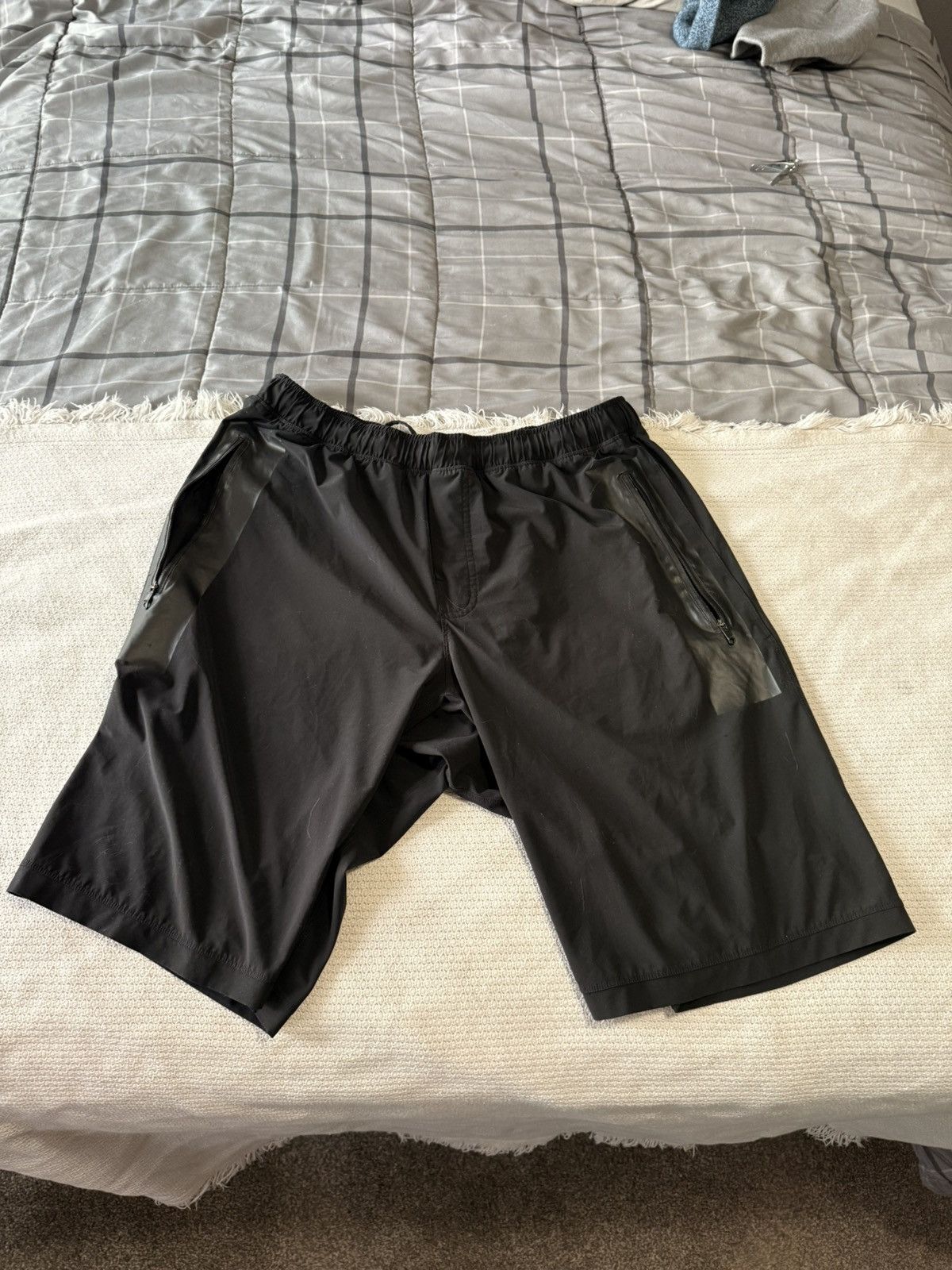 Lululemon Large lululemon athletic shorts Size US 36 / EU 52 - 2 Thumbnail